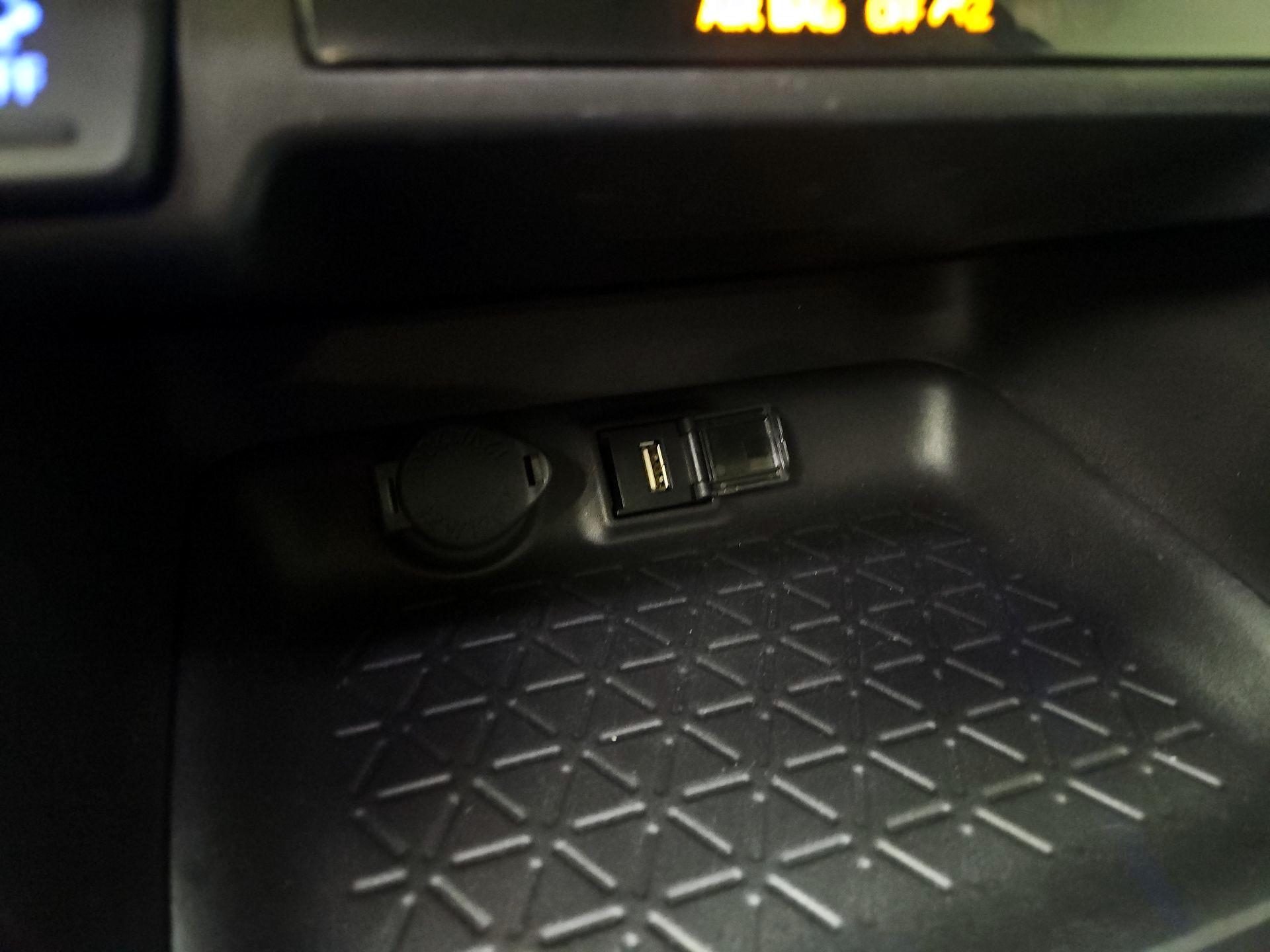 Thumbnail: 2022 Toyota RAV4 - 18