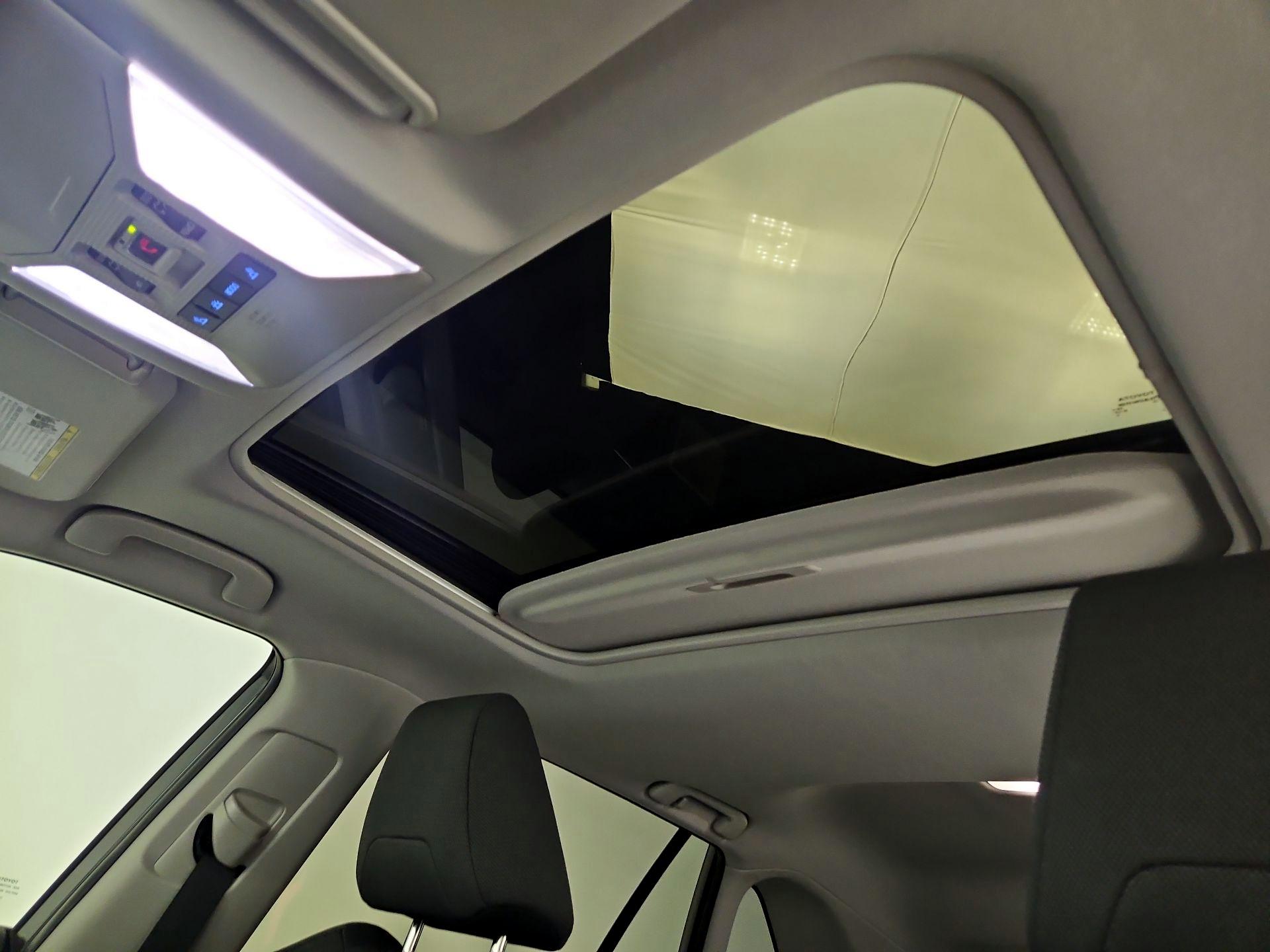 Thumbnail: 2022 Toyota RAV4 - 19