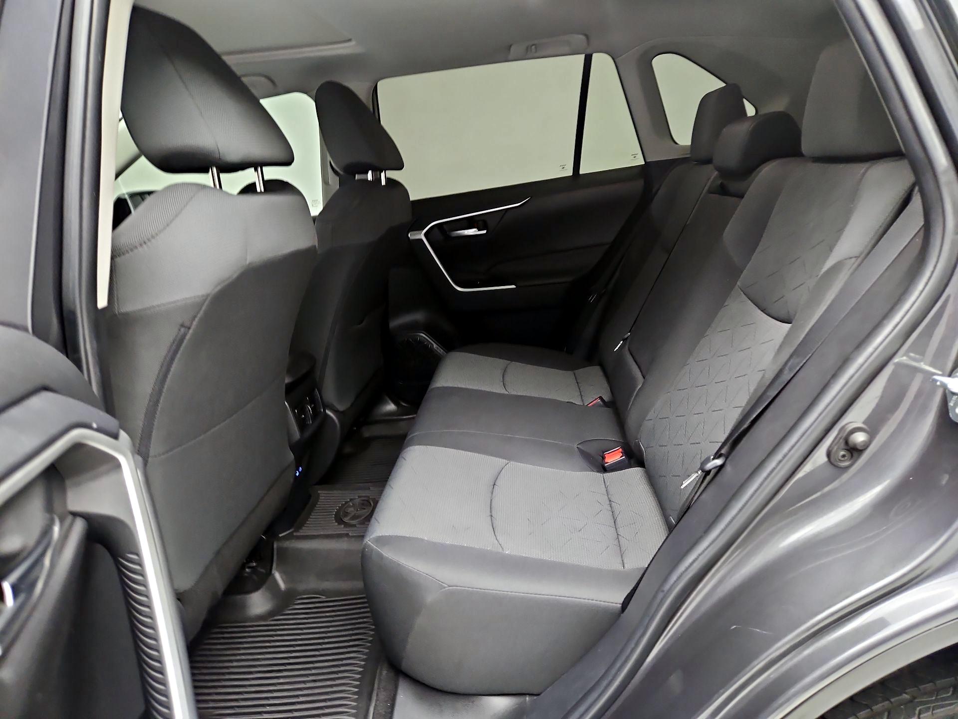 Thumbnail: 2022 Toyota RAV4 - 20