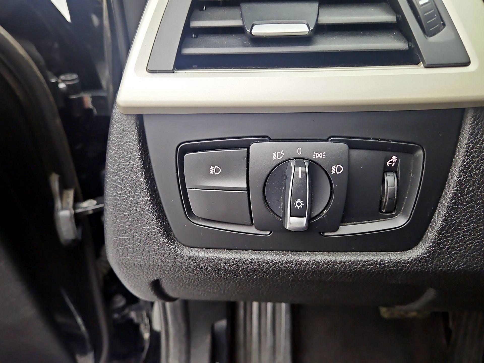 Thumbnail: 2016 BMW 3 Series - 11