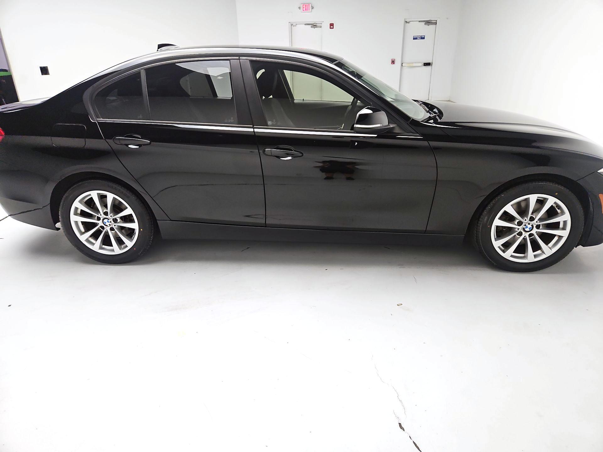 Thumbnail: 2016 BMW 3 Series - 4