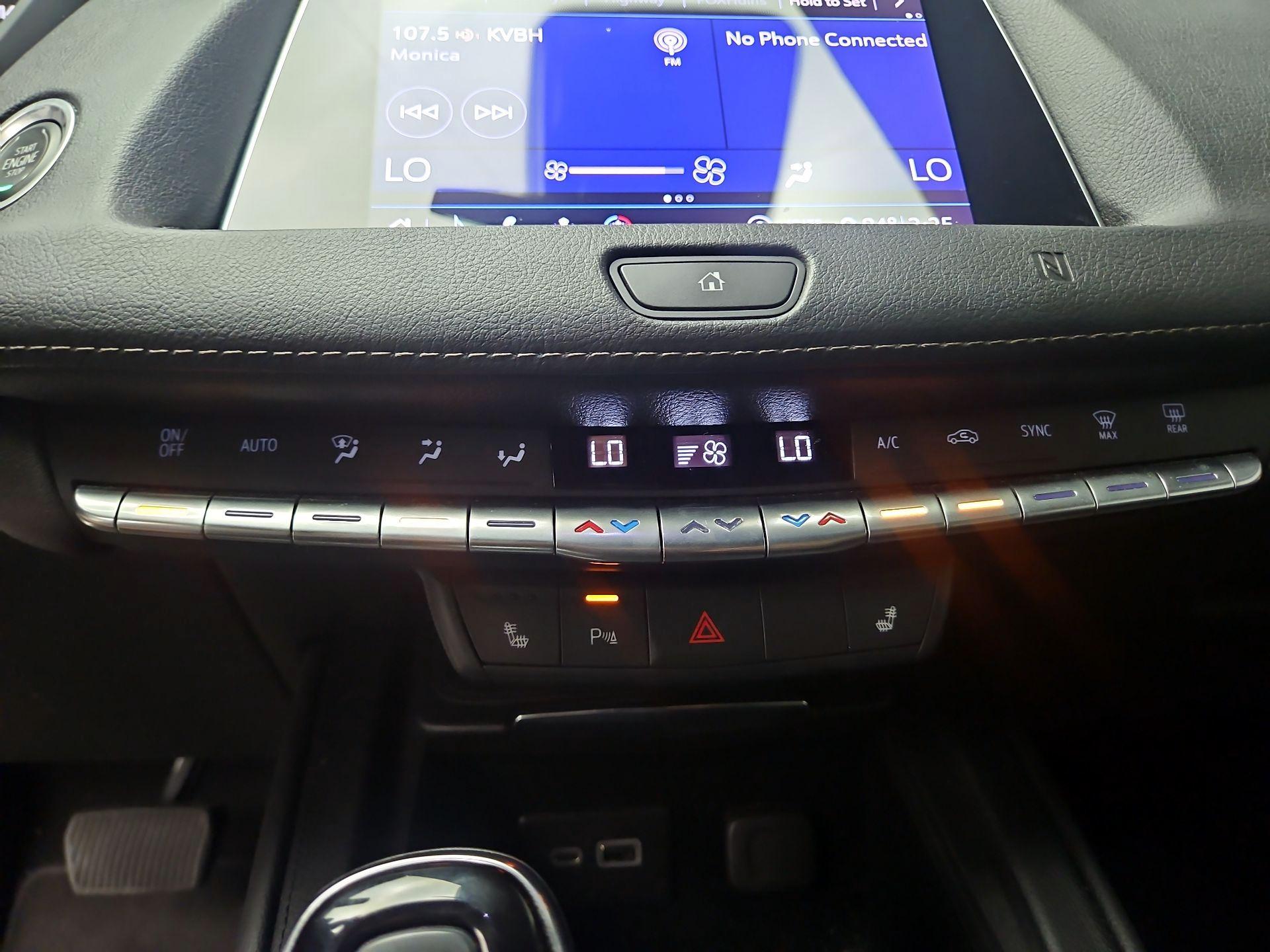 Thumbnail: 2020 Cadillac XT4 - 14