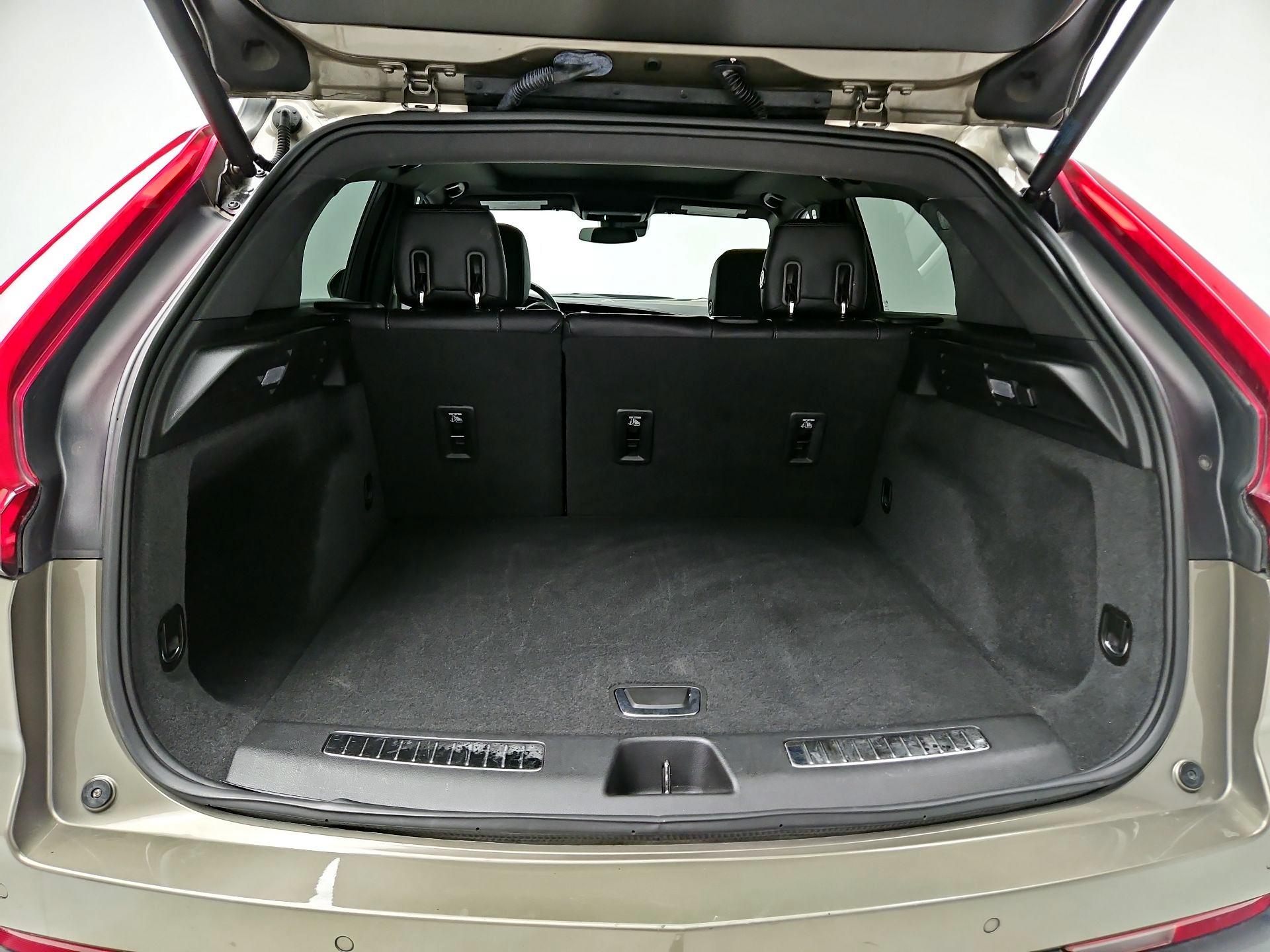 Thumbnail: 2020 Cadillac XT4 - 19
