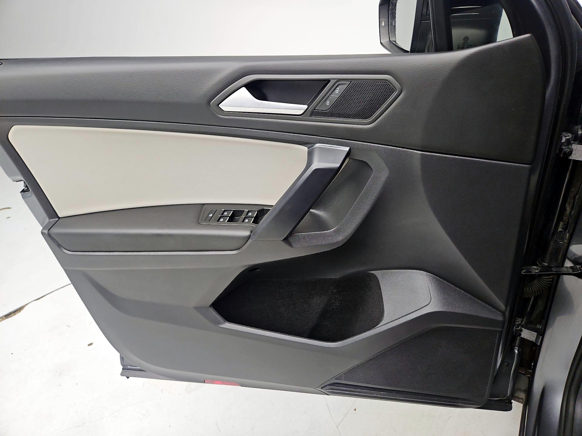 Thumbnail: 2021 Volkswagen Tiguan - 12