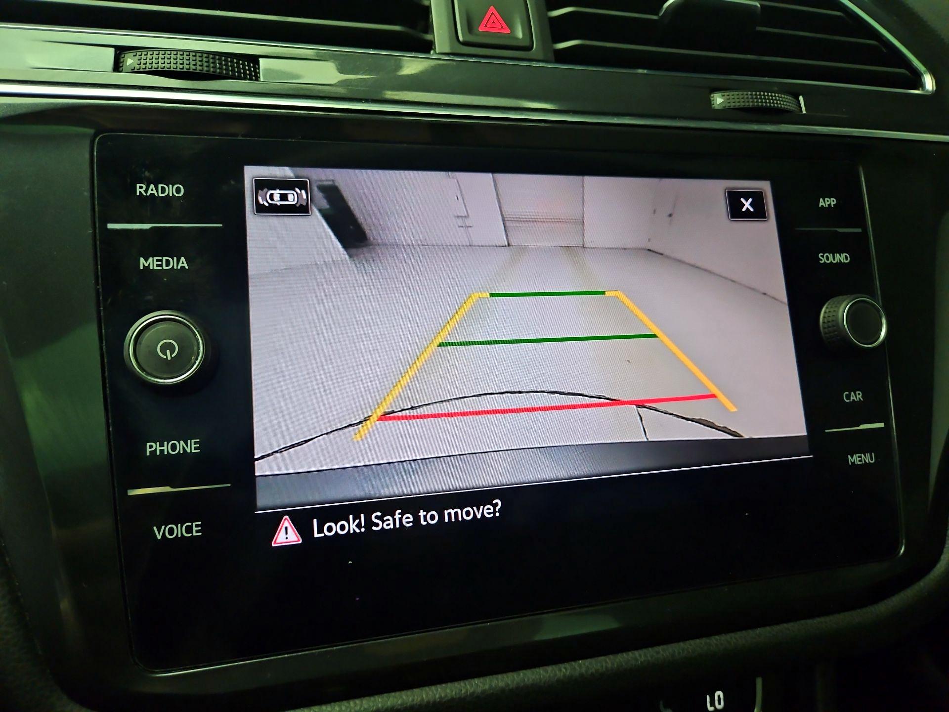 Thumbnail: 2021 Volkswagen Tiguan - 14