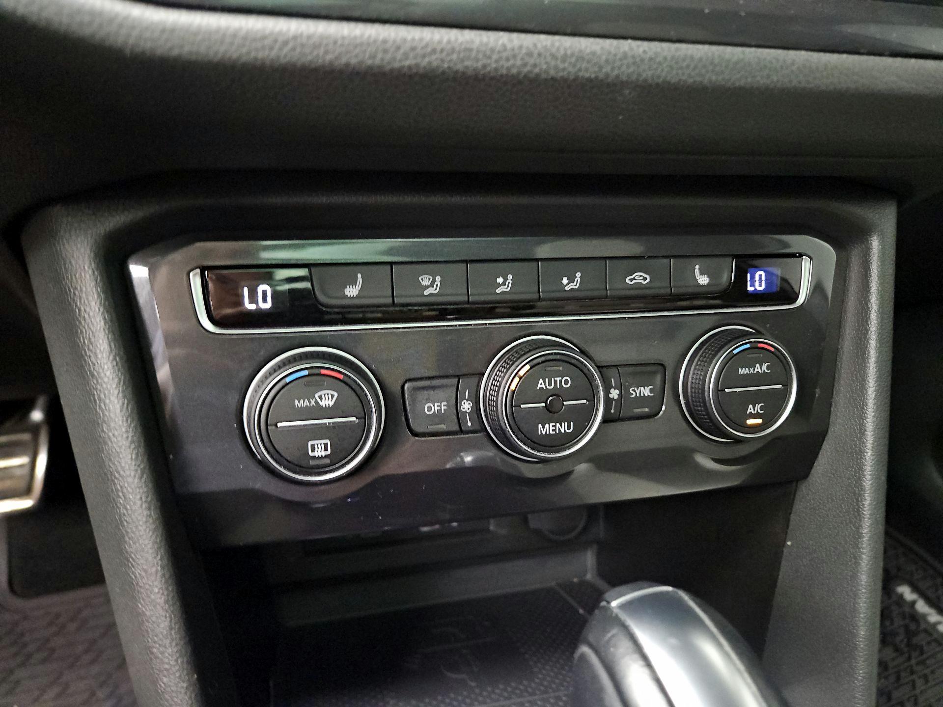 Thumbnail: 2021 Volkswagen Tiguan - 16