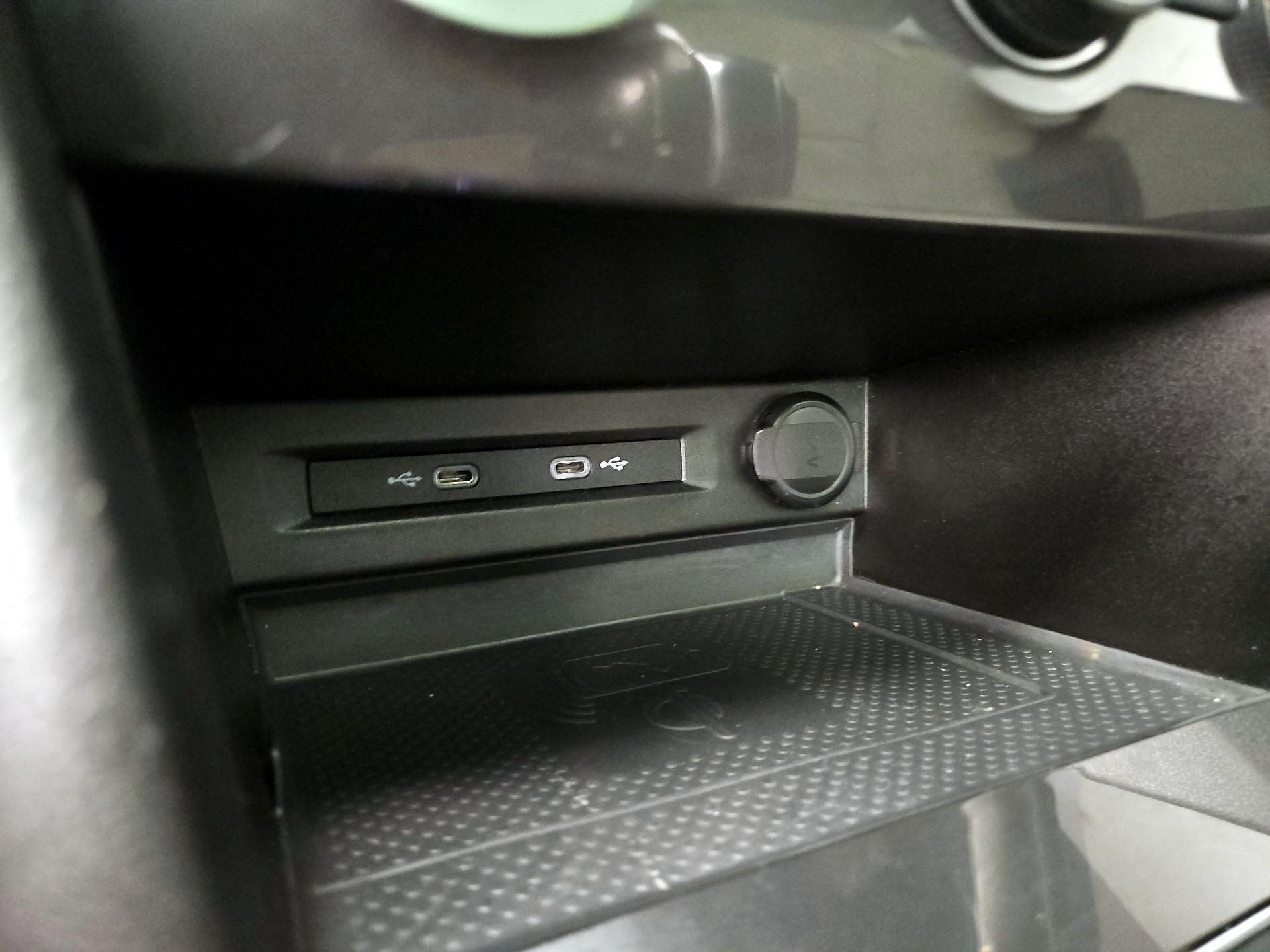 Thumbnail: 2021 Volkswagen Tiguan - 18