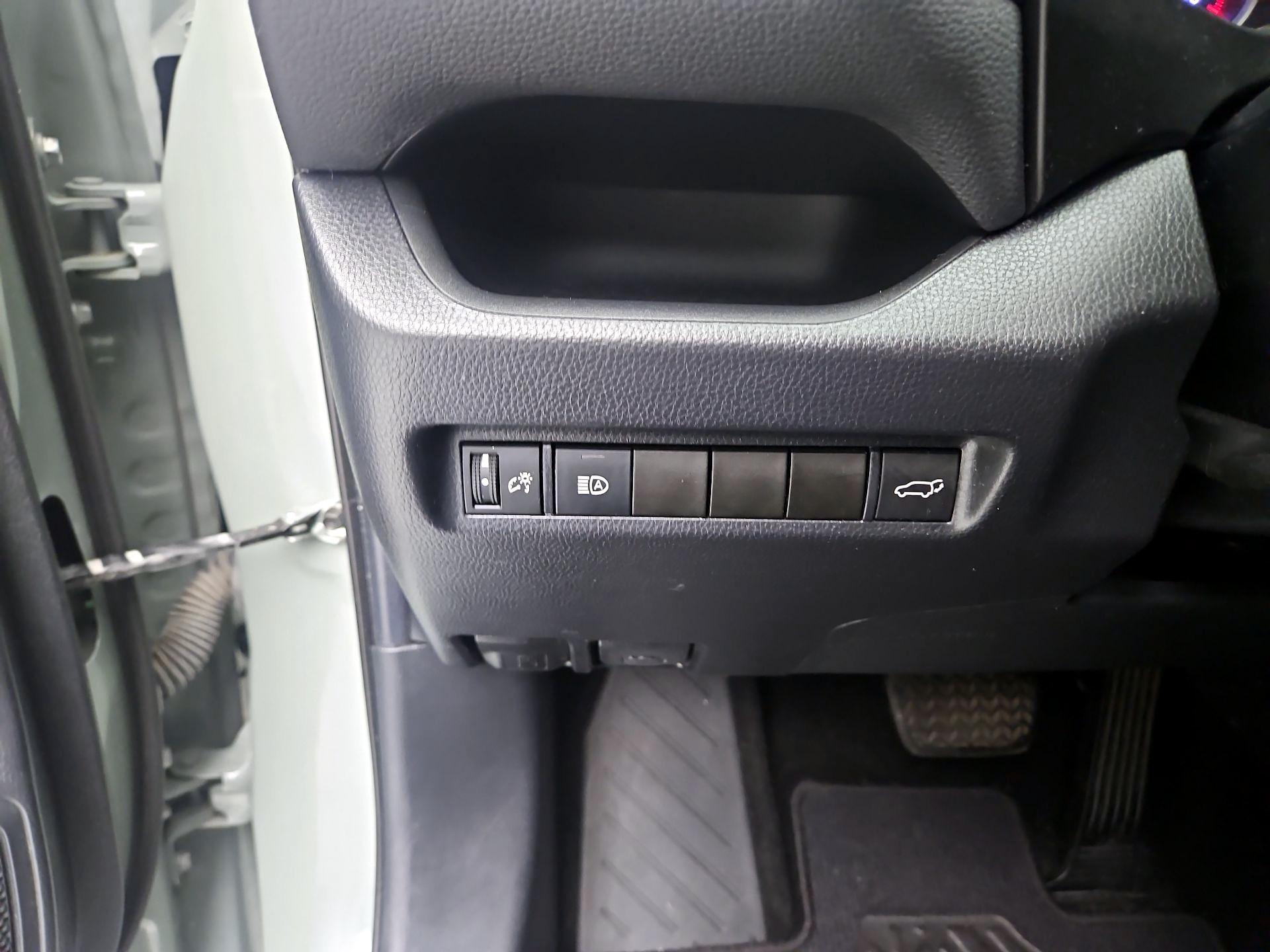 Thumbnail: 2019 Toyota RAV4 - 13