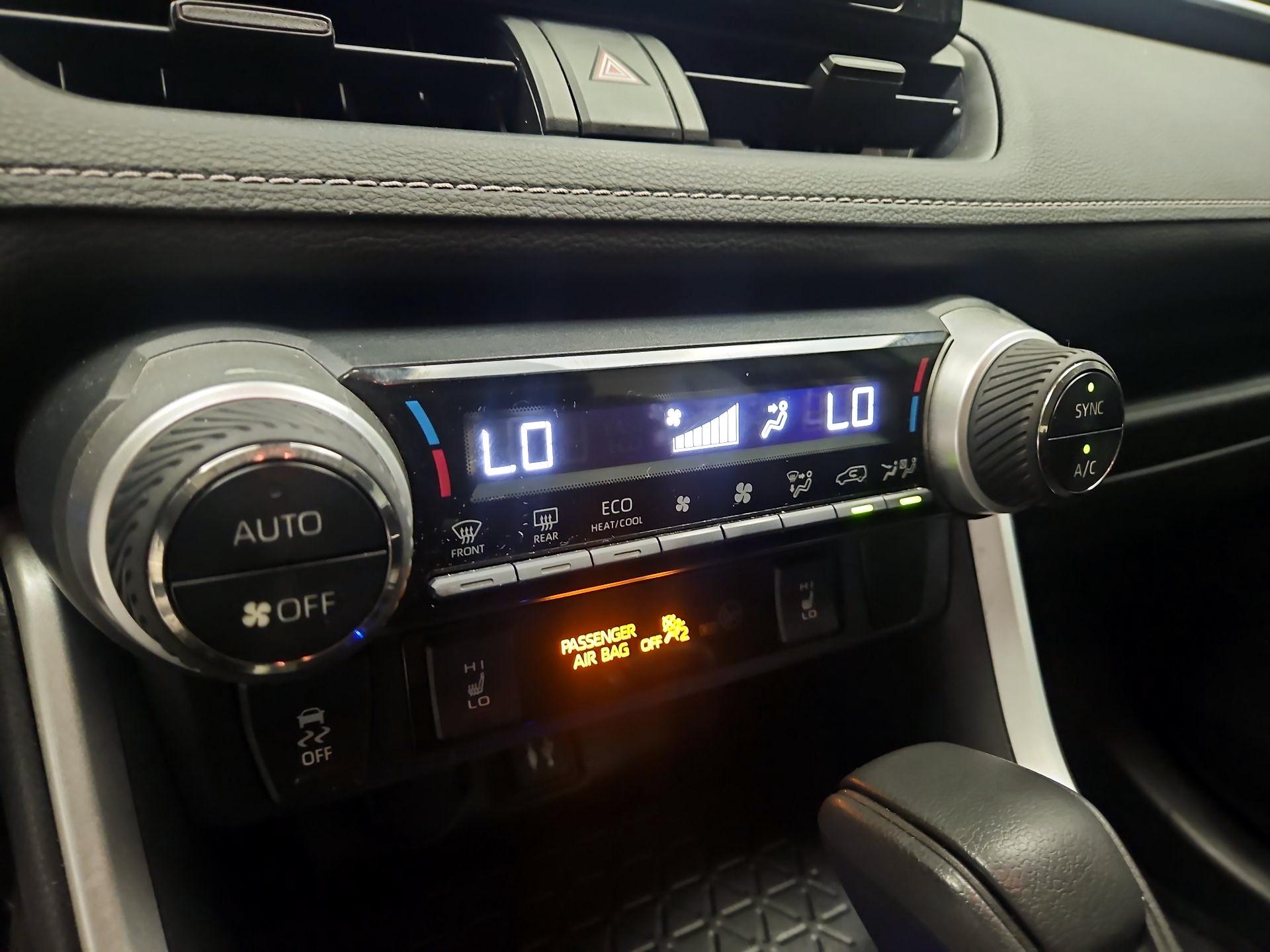 Thumbnail: 2019 Toyota RAV4 - 16