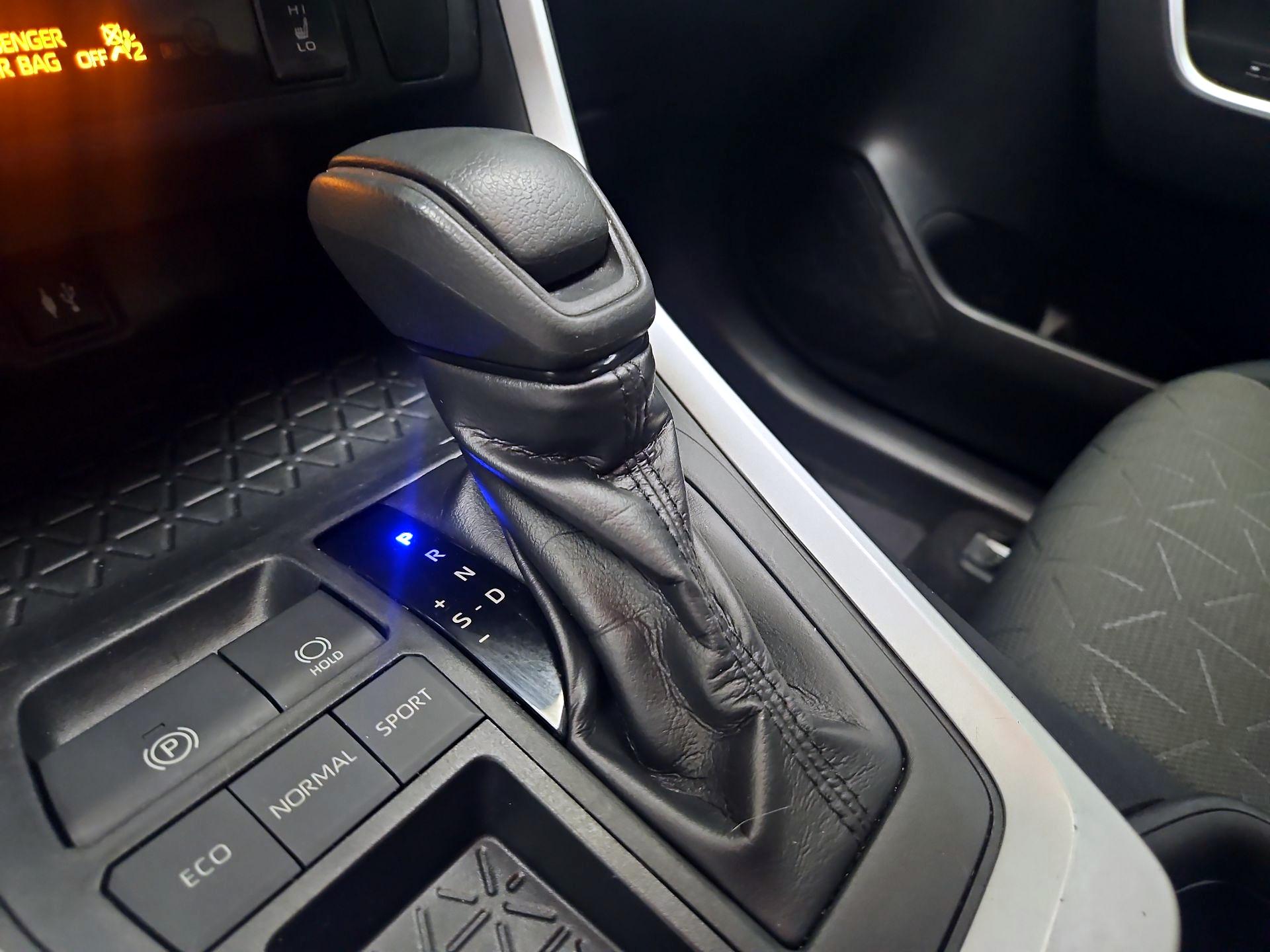 Thumbnail: 2019 Toyota RAV4 - 17