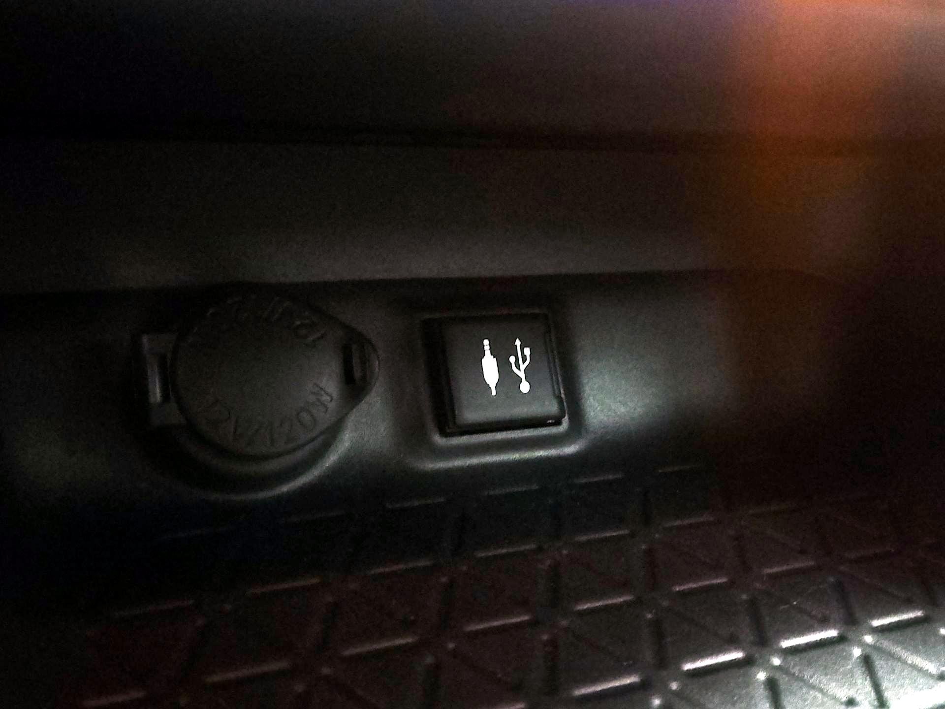 Thumbnail: 2019 Toyota RAV4 - 18