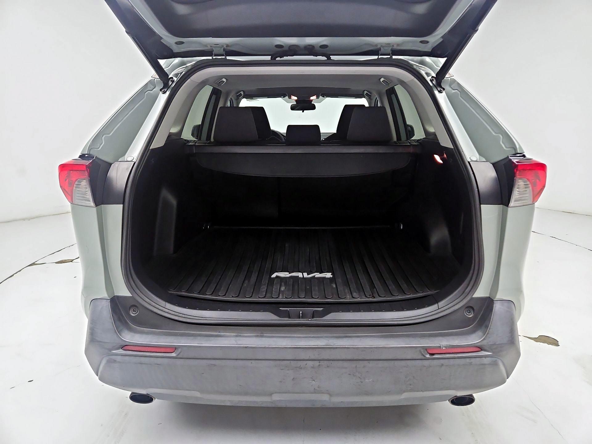 Thumbnail: 2019 Toyota RAV4 - 20