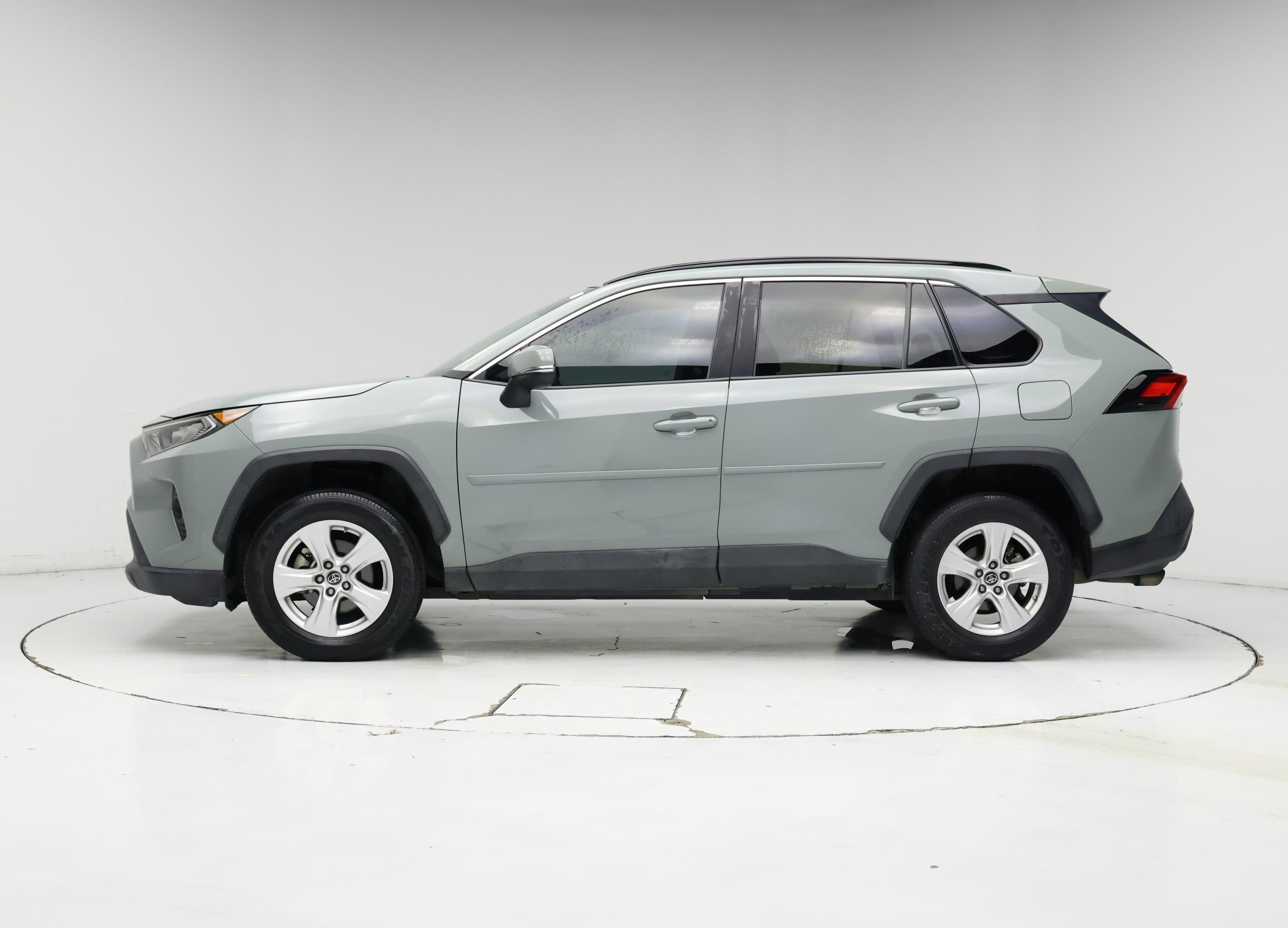 Thumbnail: 2019 Toyota RAV4 - 3