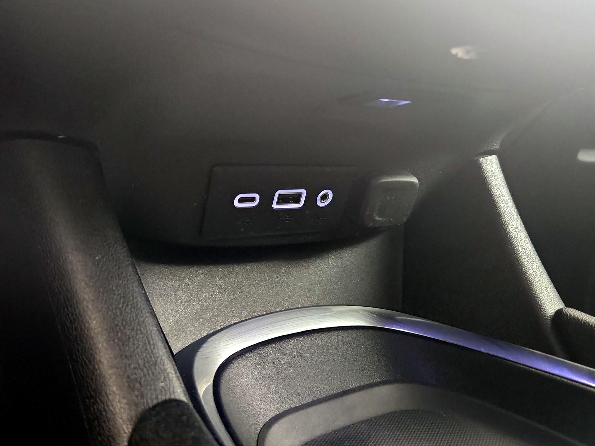 Thumbnail: 2021 Chevrolet Malibu - 18