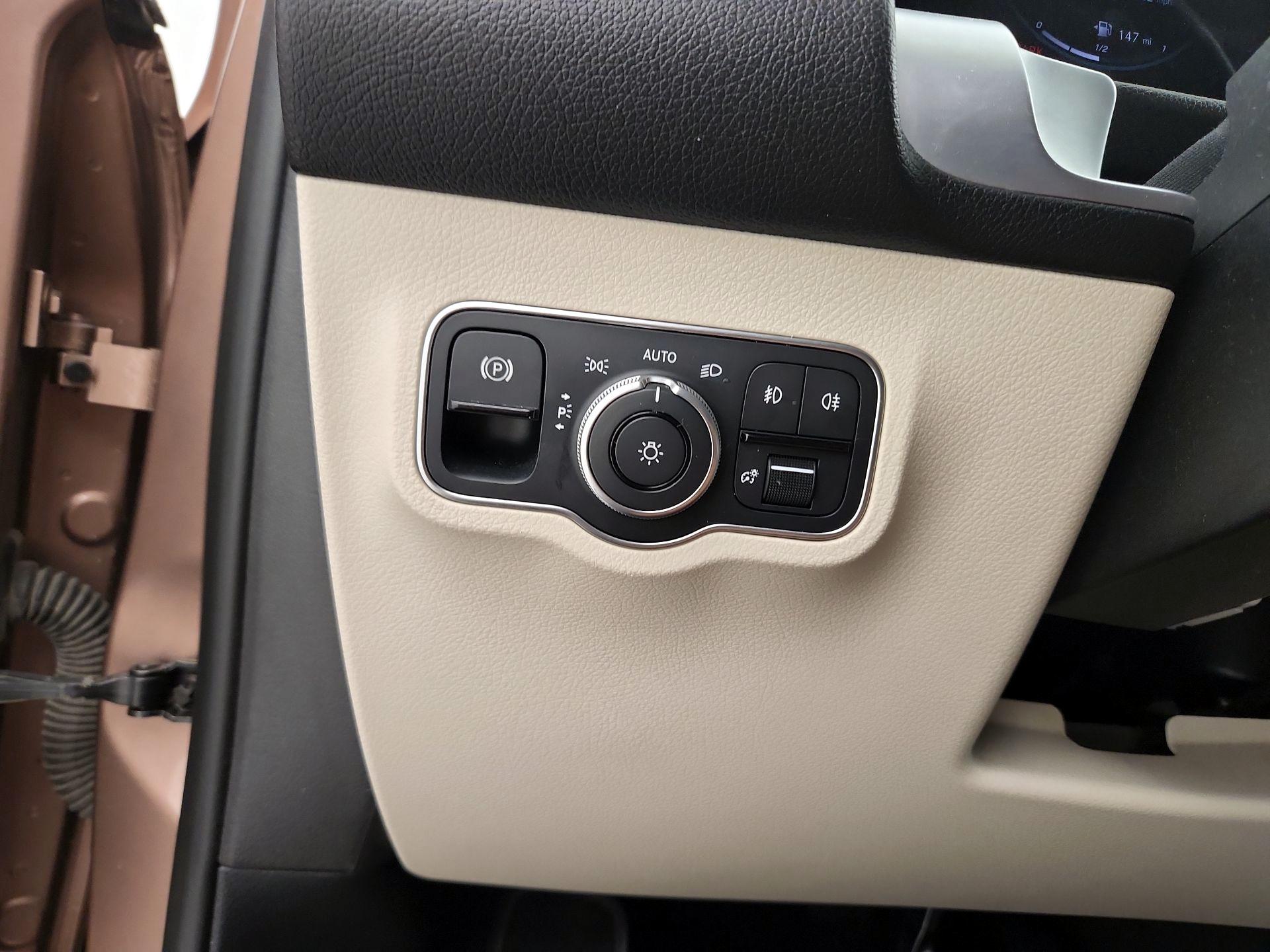 Thumbnail: 2022 Mercedes-Benz GLB - 13