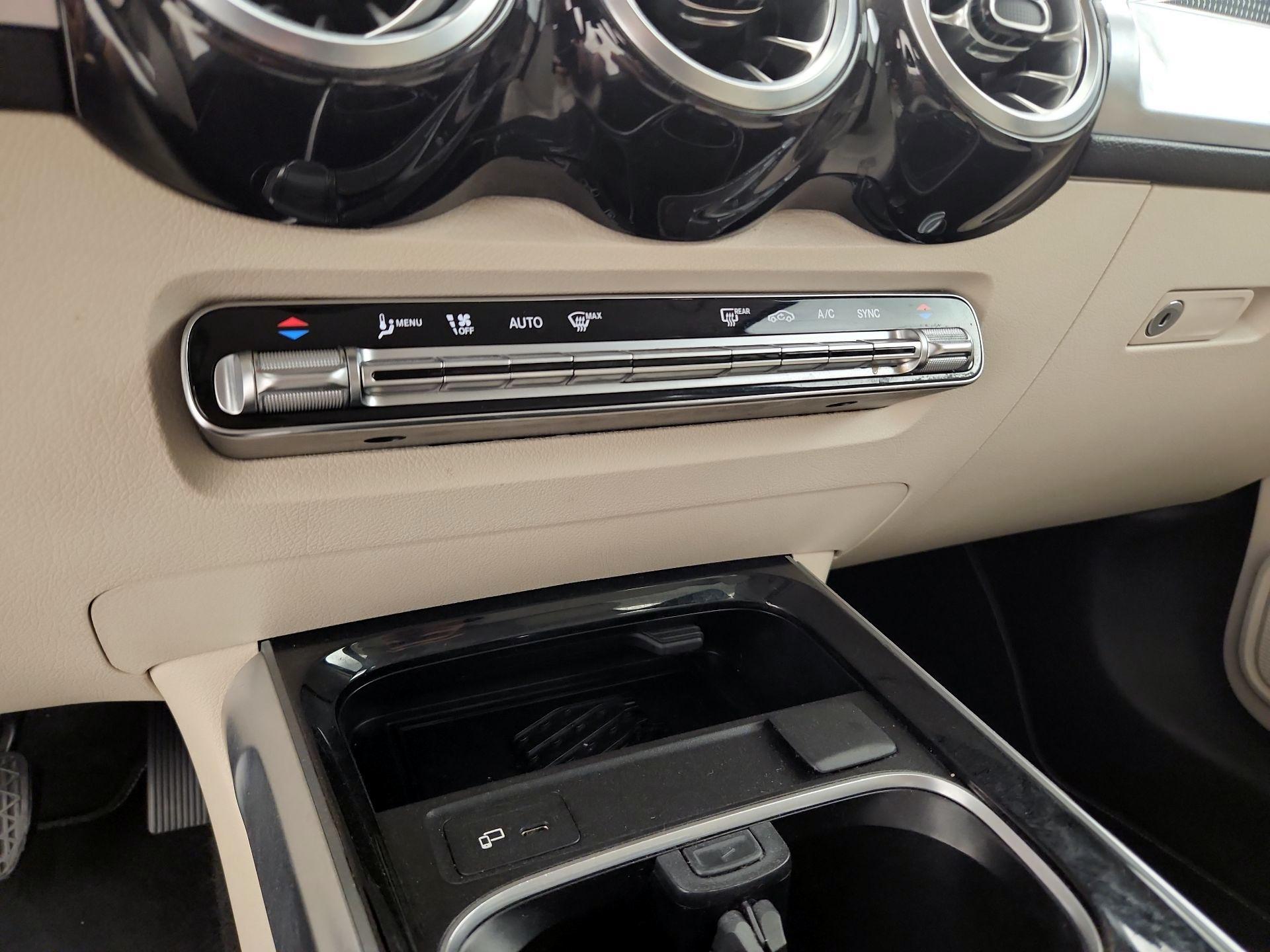 Thumbnail: 2022 Mercedes-Benz GLB - 16