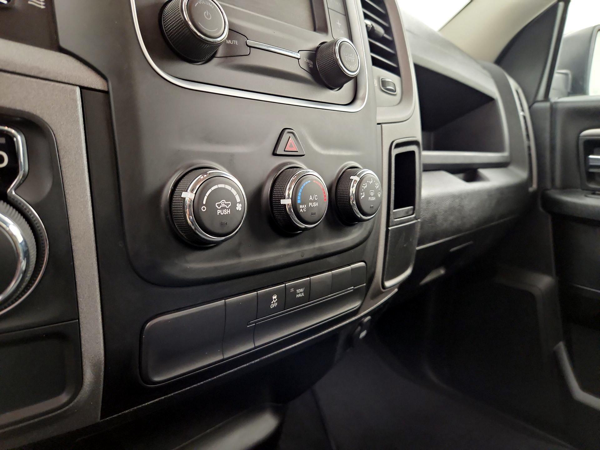 Thumbnail: 2022 RAM 1500 Classic - 16