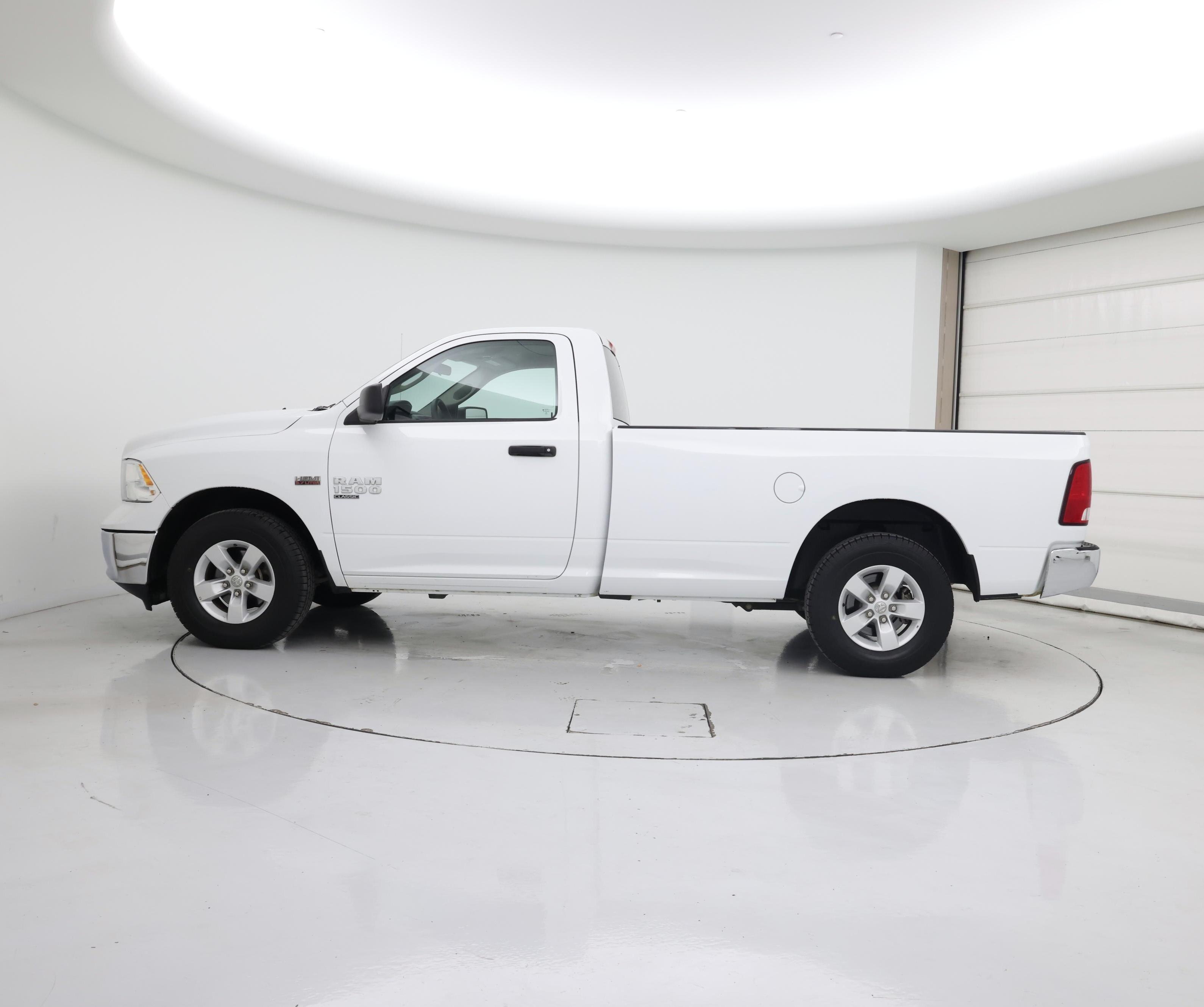 Thumbnail: 2022 RAM 1500 Classic - 3