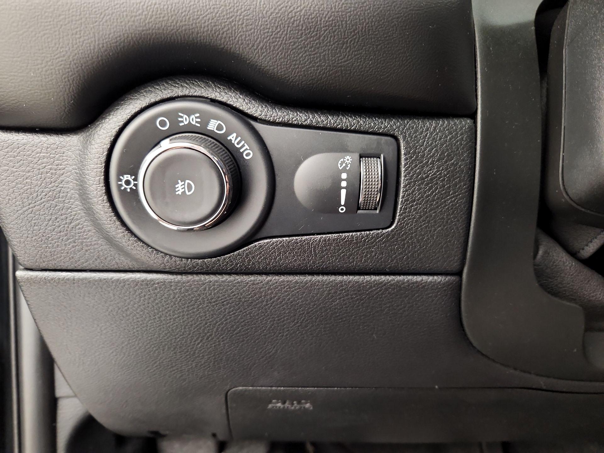 Thumbnail: 2022 Dodge Durango - 13