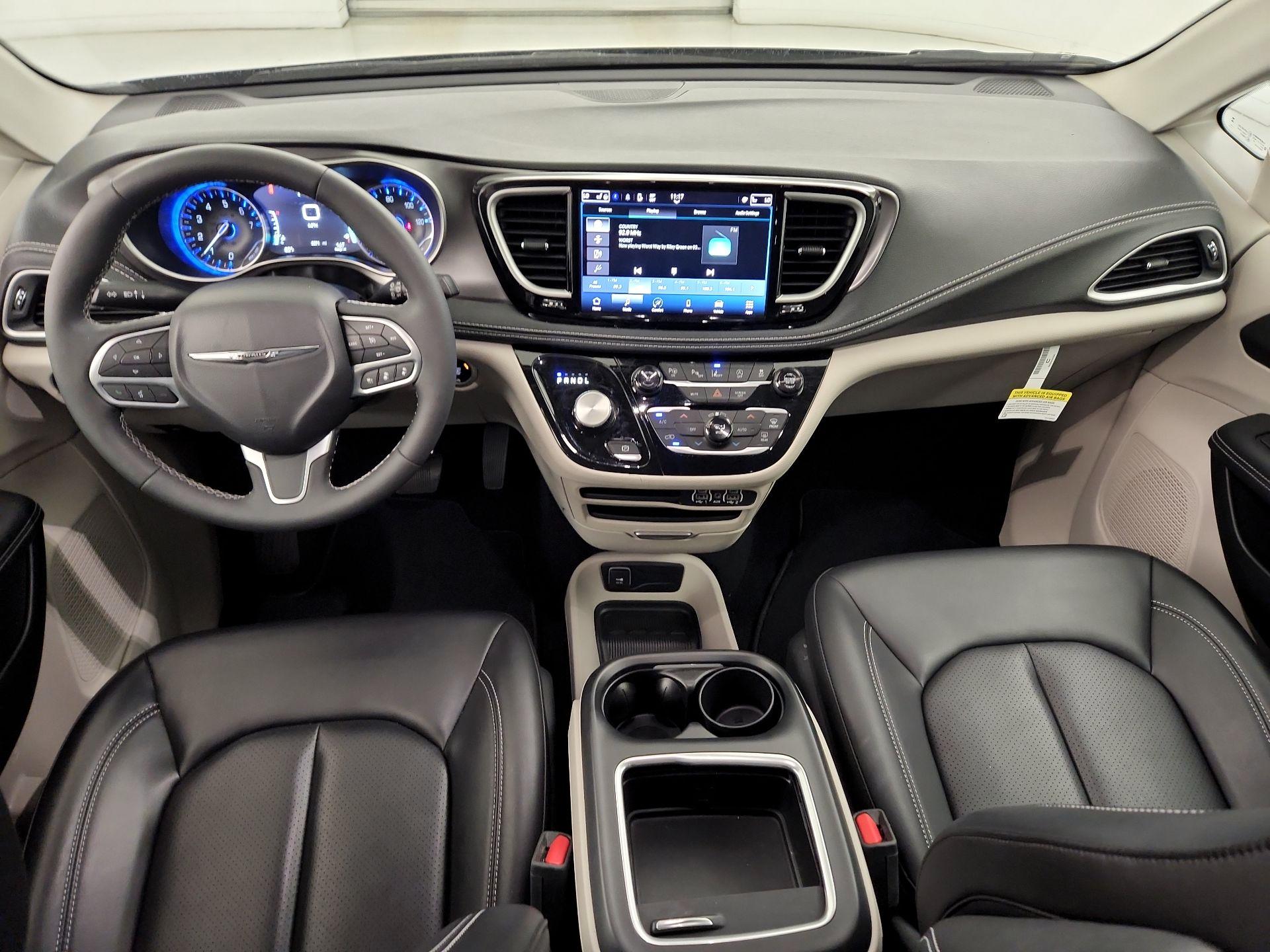 Thumbnail: 2023 Chrysler Pacifica - 9