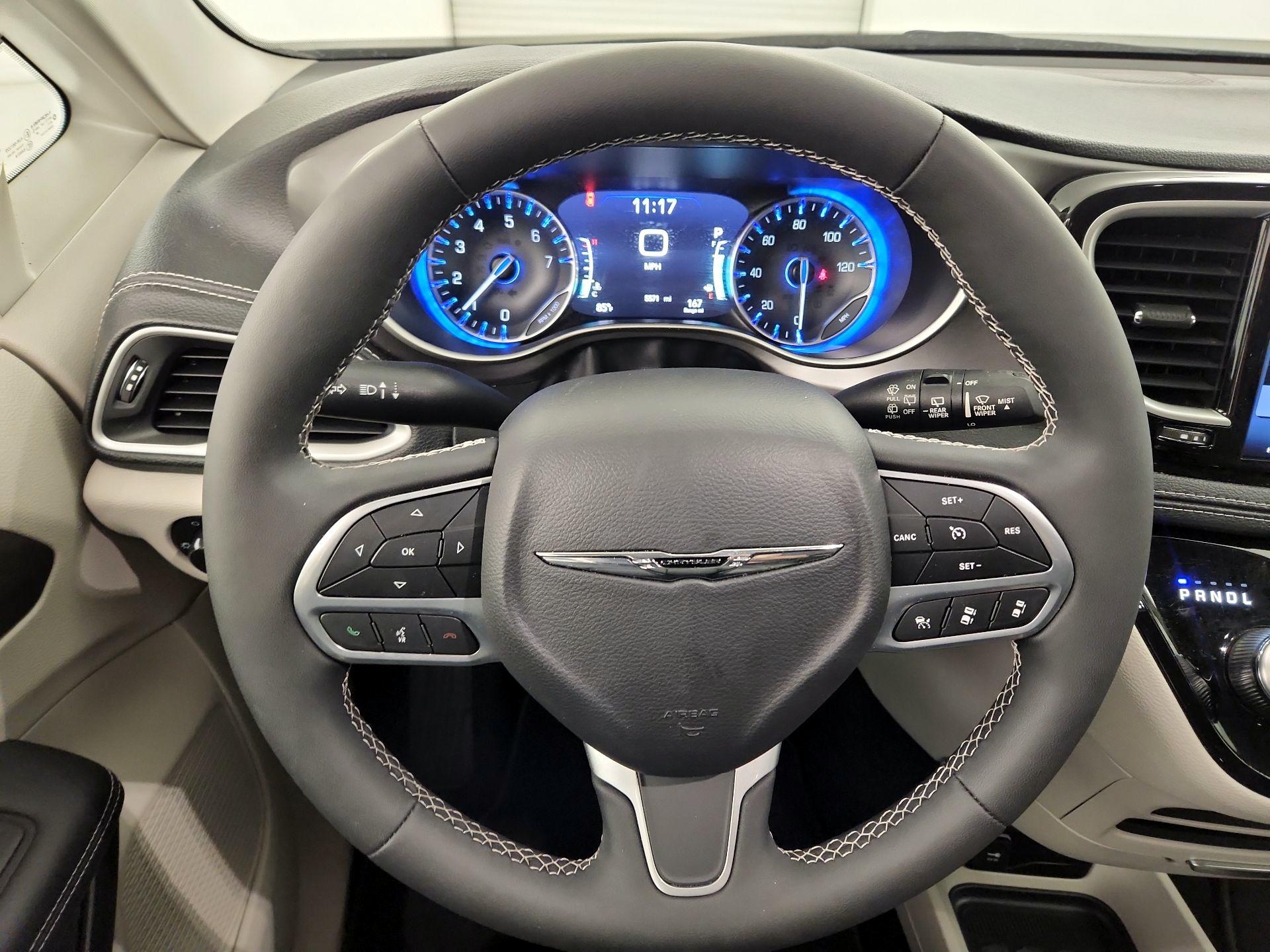 Thumbnail: 2023 Chrysler Pacifica - 10