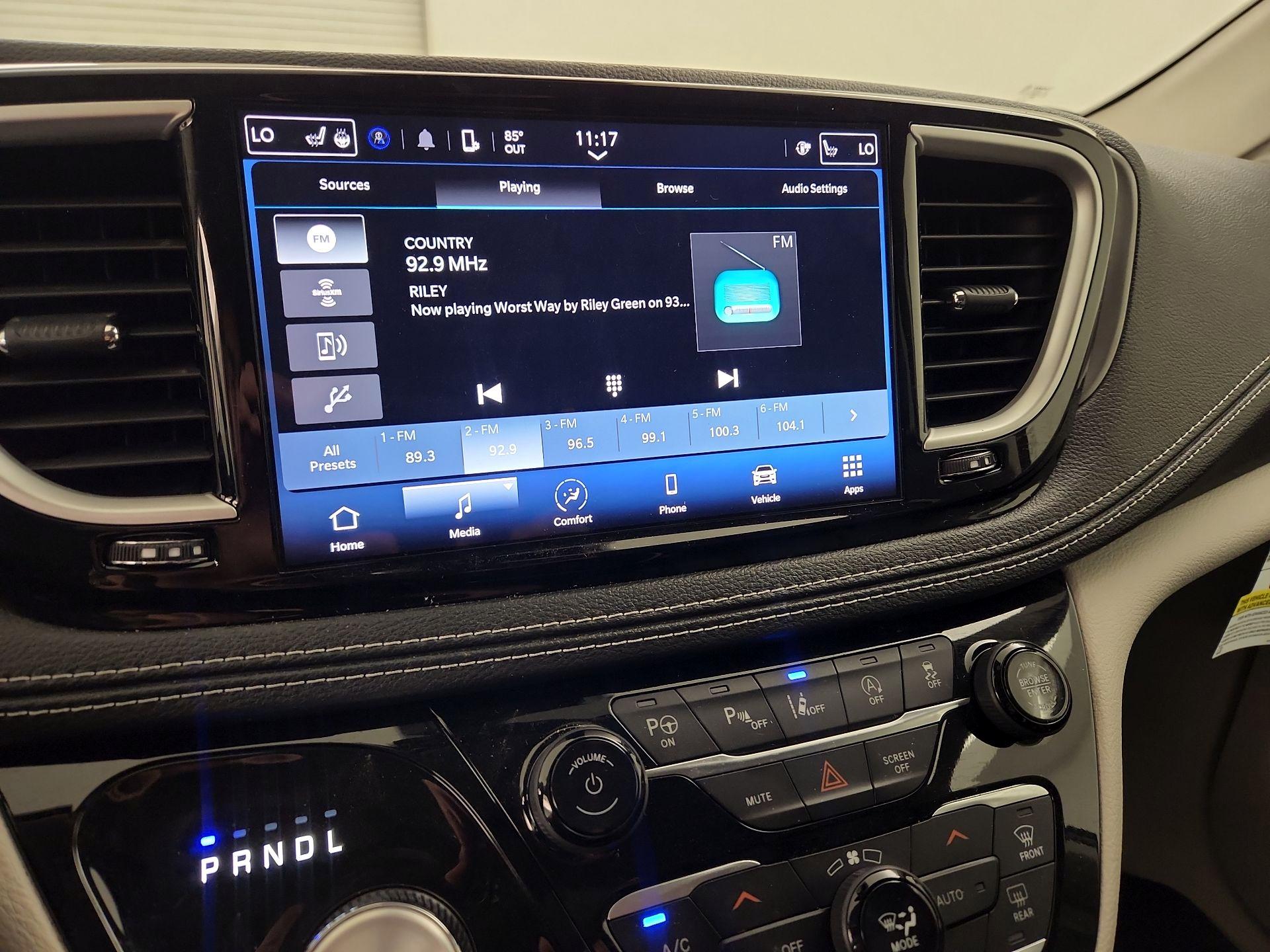 Thumbnail: 2023 Chrysler Pacifica - 15