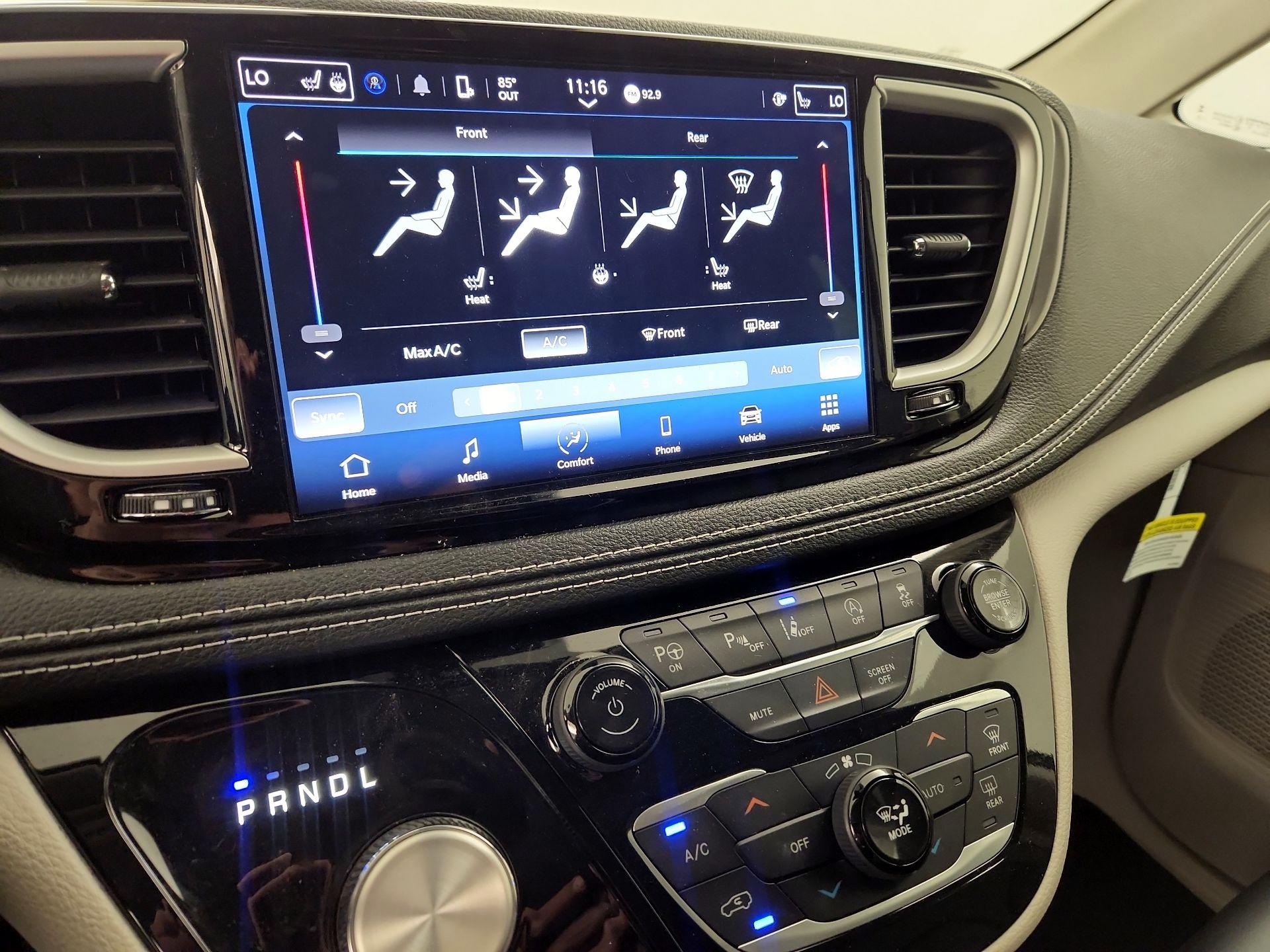 Thumbnail: 2023 Chrysler Pacifica - 16