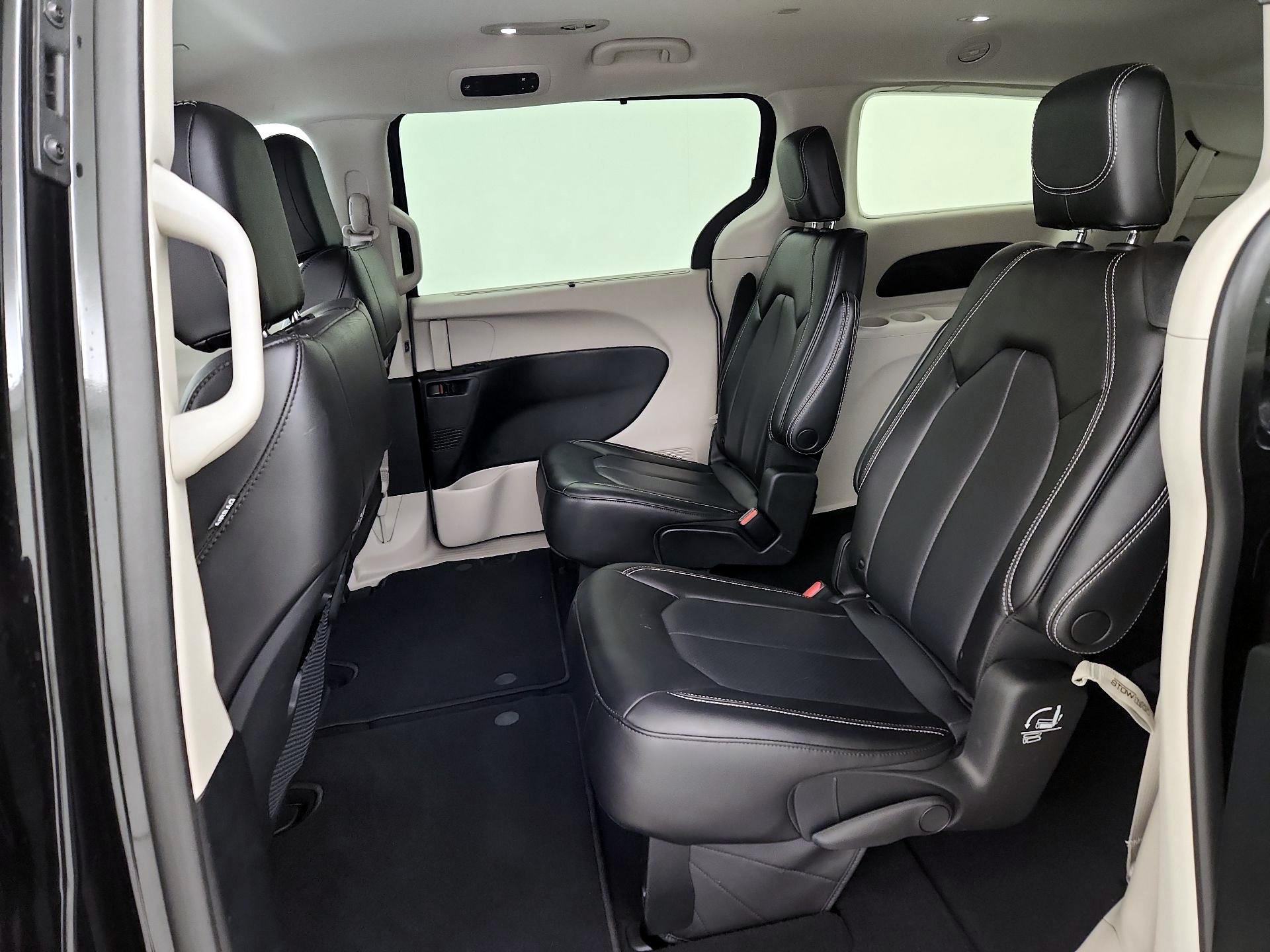 Thumbnail: 2023 Chrysler Pacifica - 19