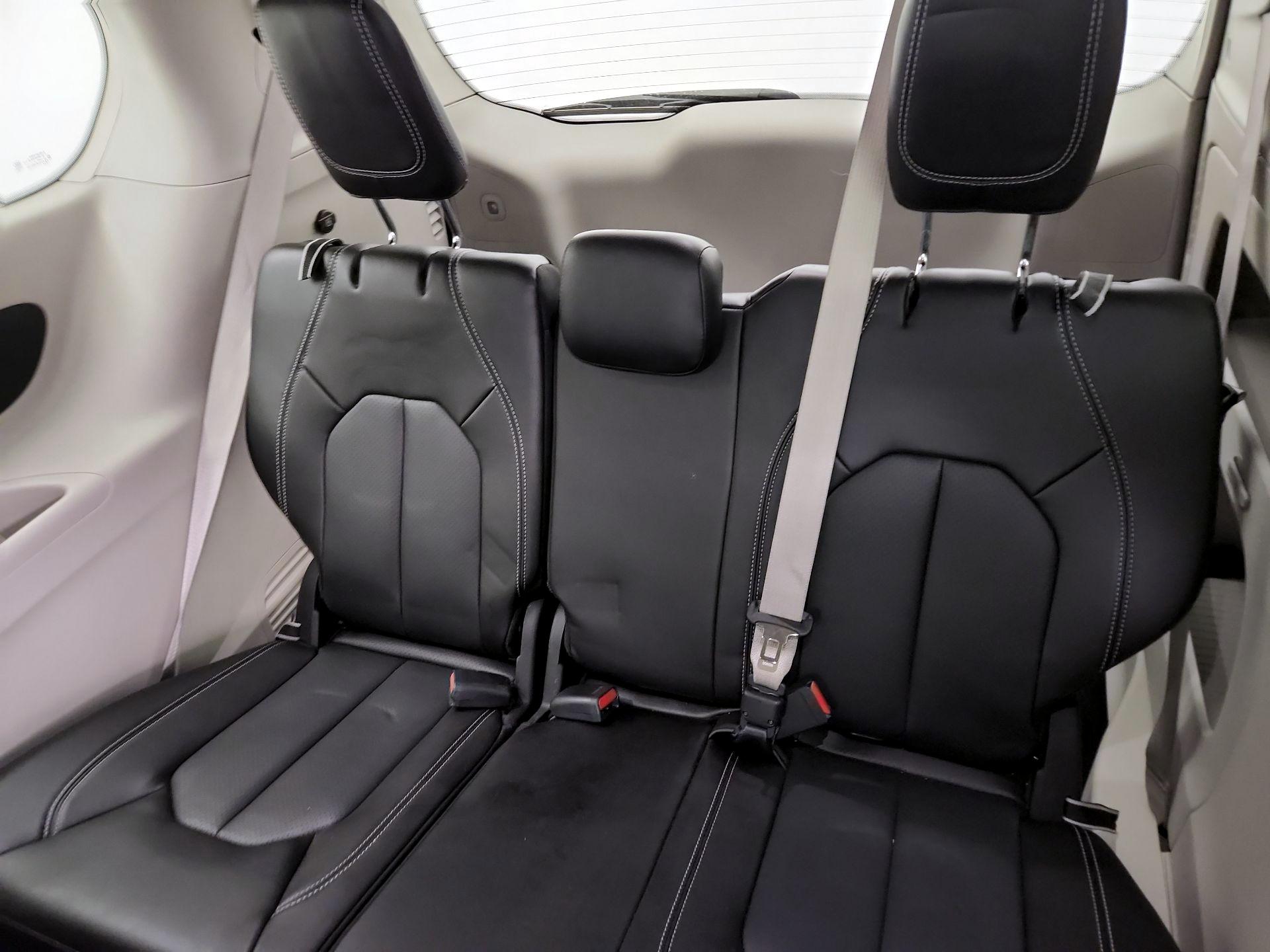 Thumbnail: 2023 Chrysler Pacifica - 20