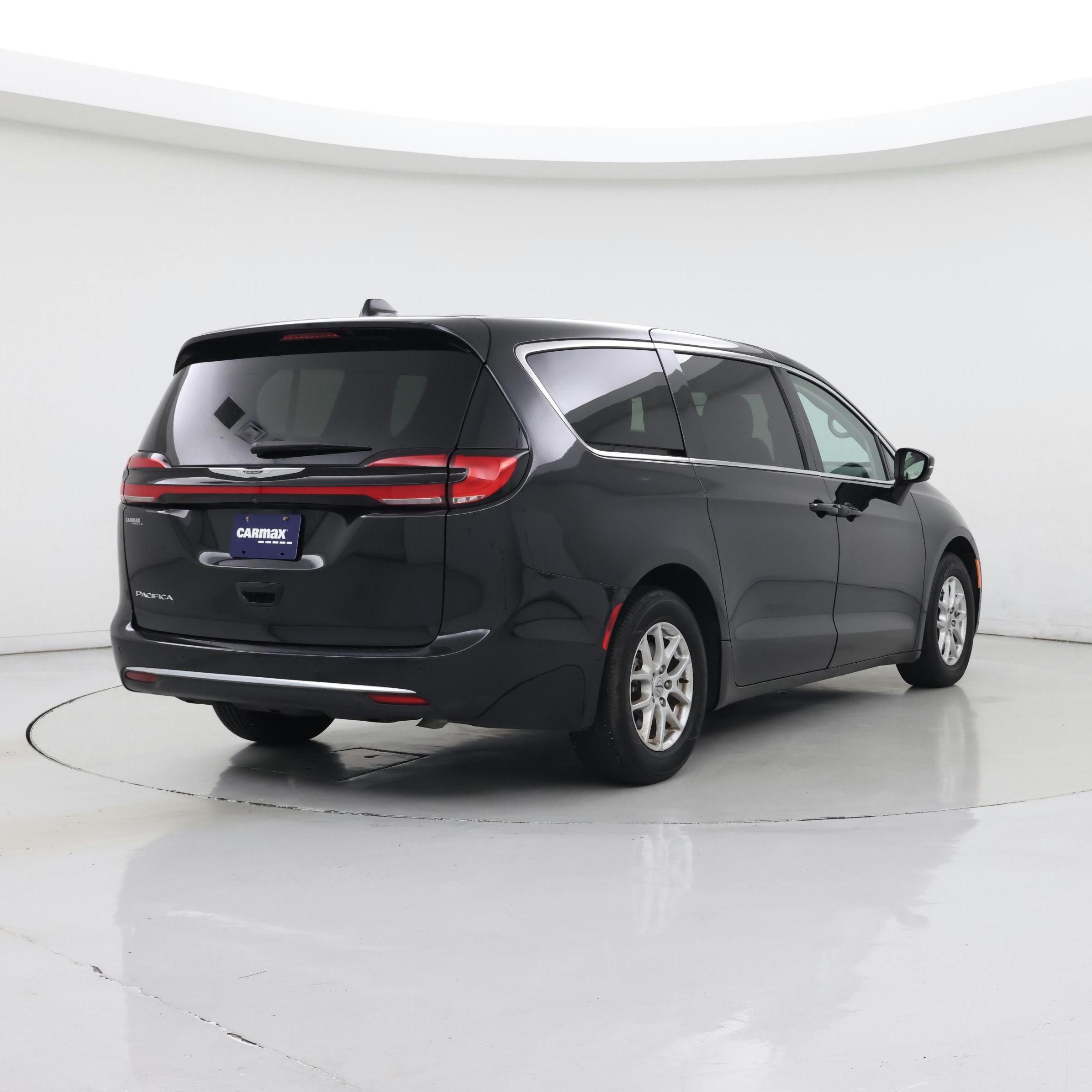 Thumbnail: 2023 Chrysler Pacifica - 8