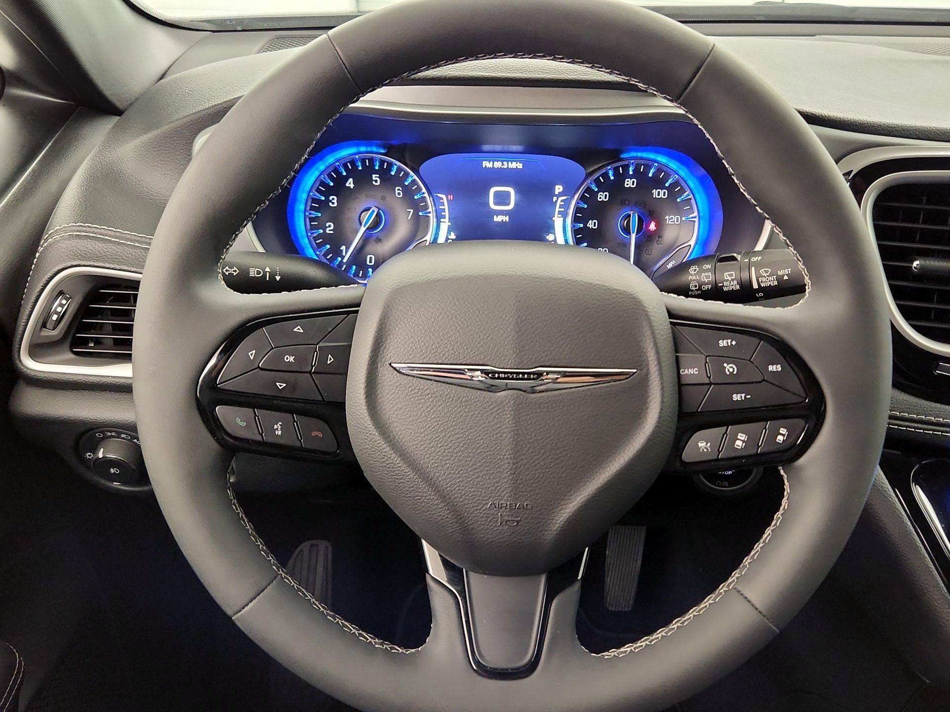 Thumbnail: 2023 Chrysler Pacifica - 10