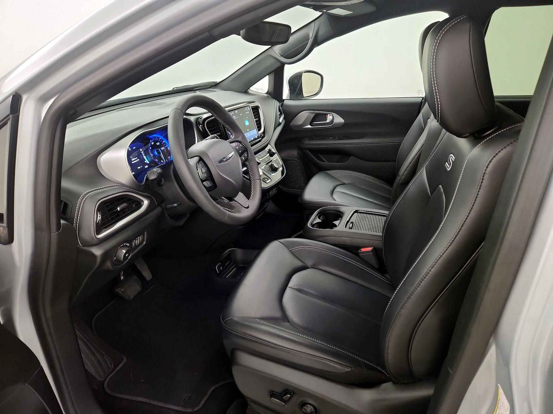 Thumbnail: 2023 Chrysler Pacifica - 11