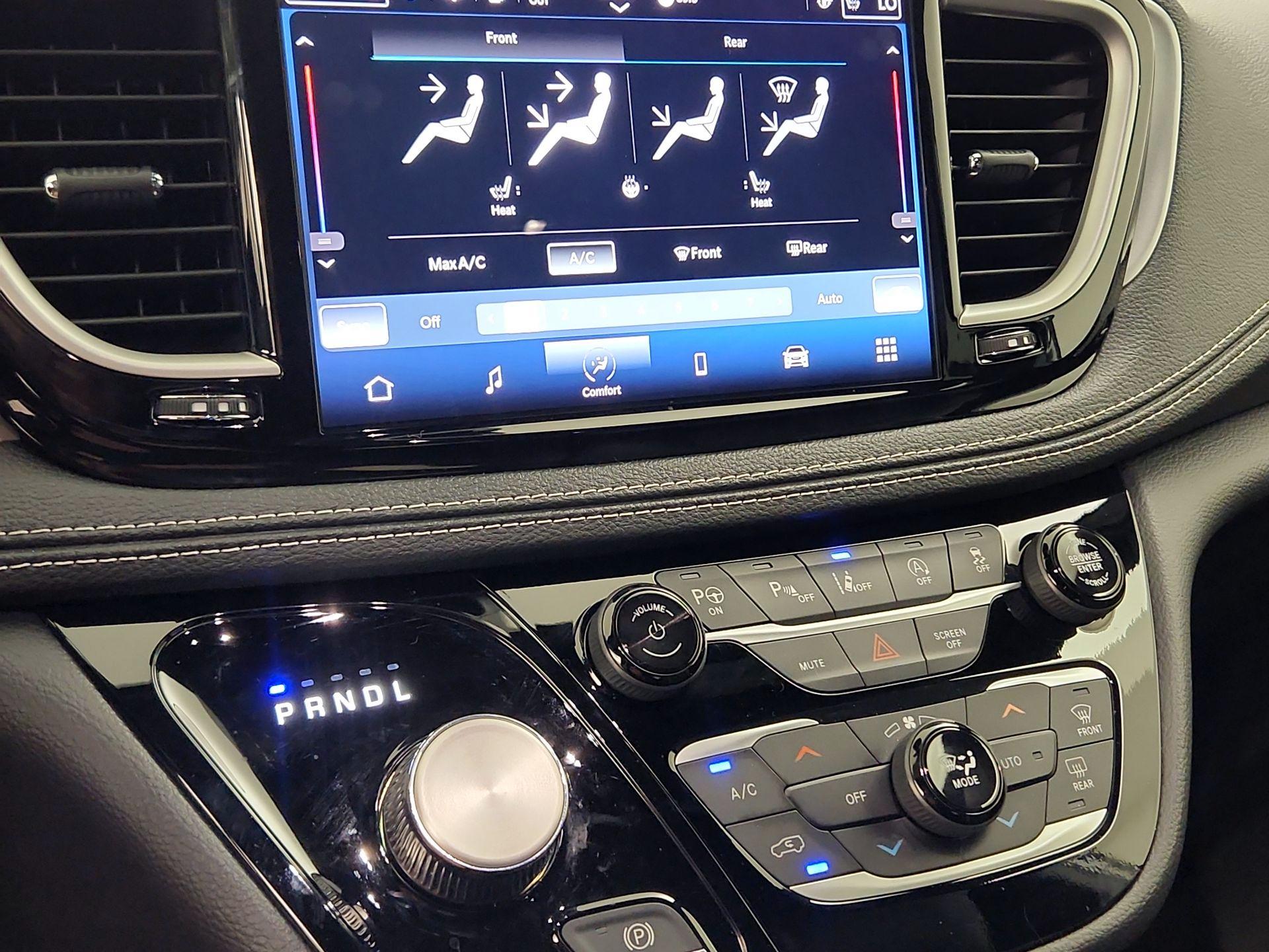 Thumbnail: 2023 Chrysler Pacifica - 16