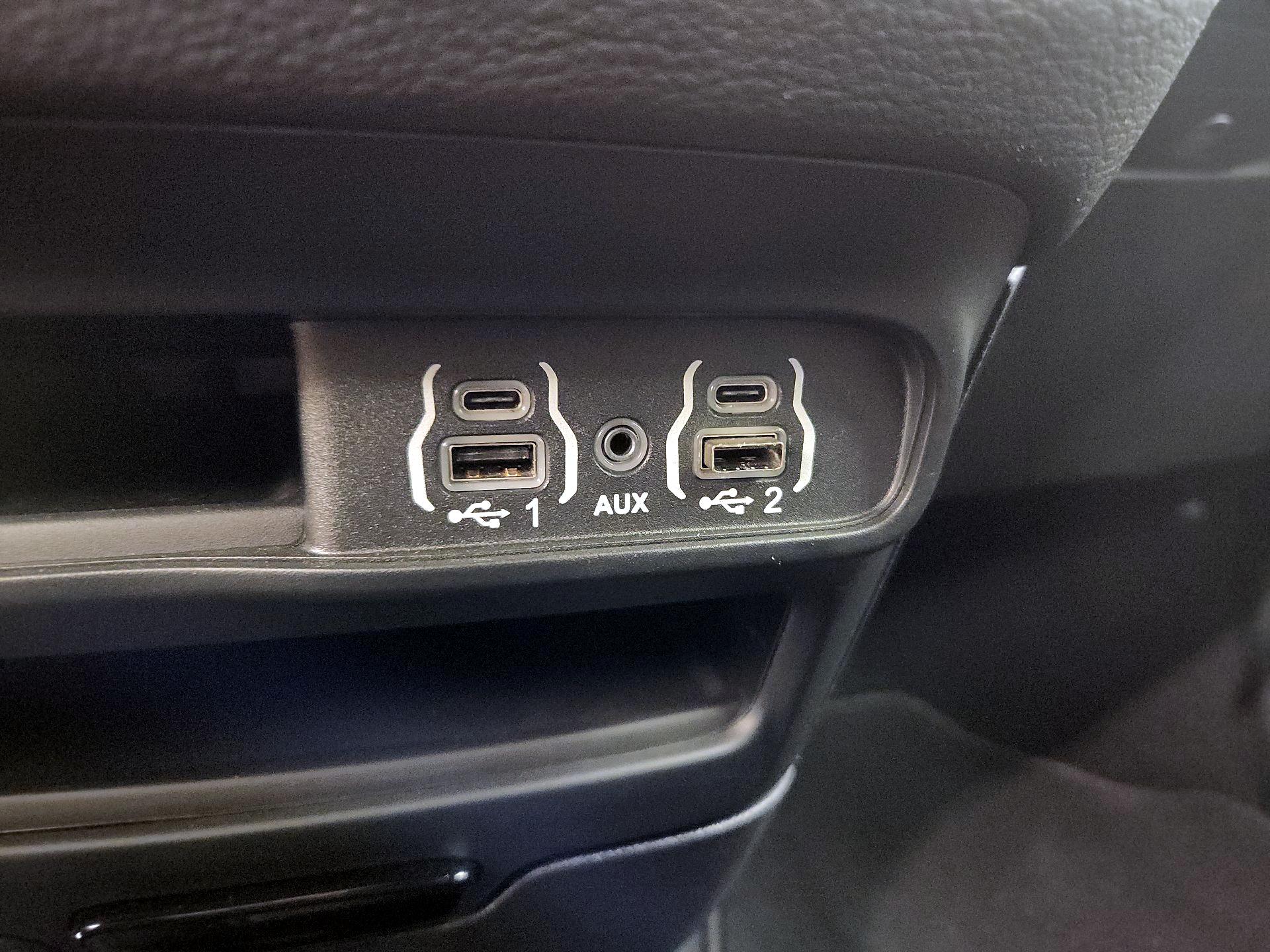 Thumbnail: 2023 Chrysler Pacifica - 18