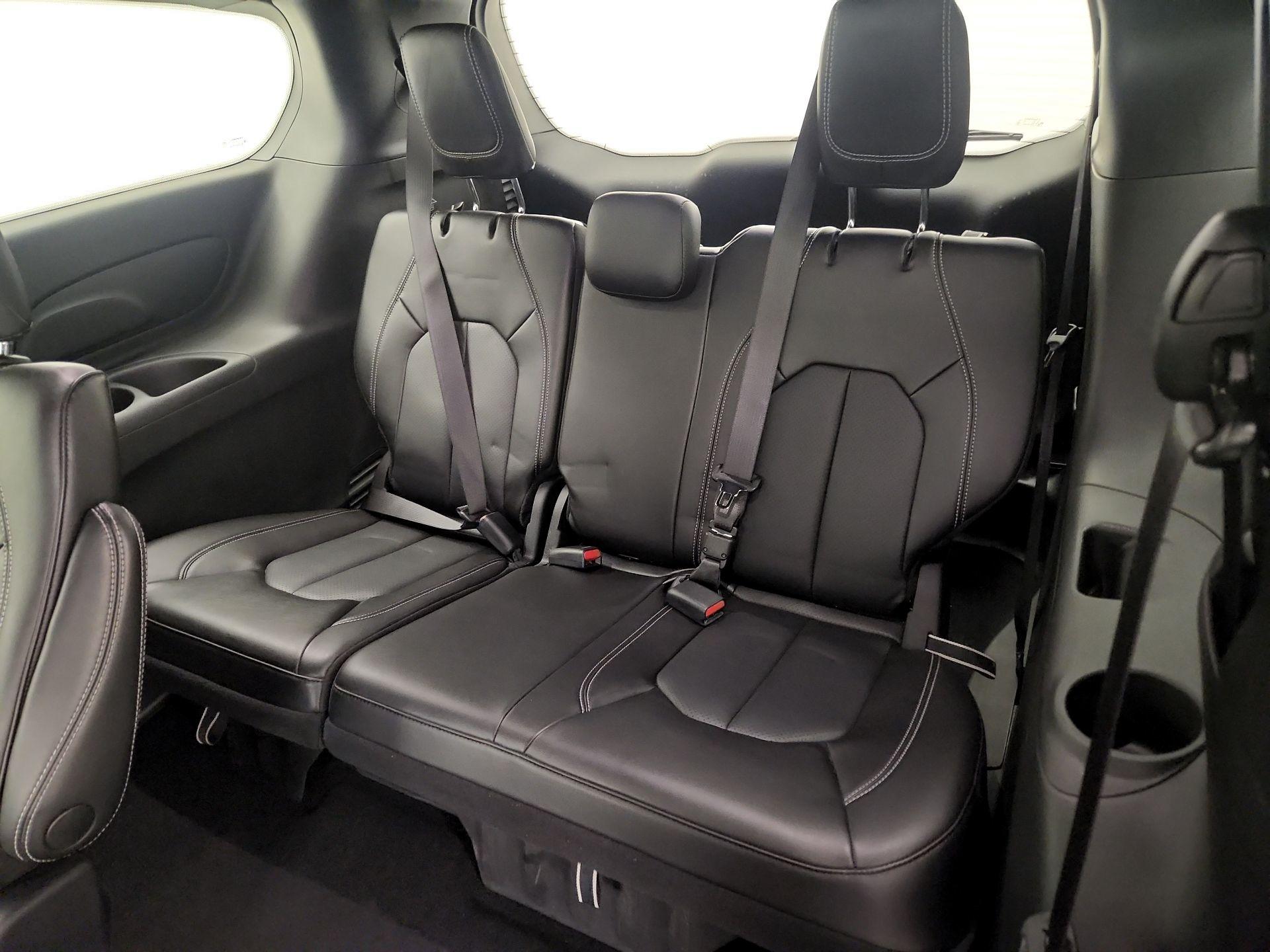 Thumbnail: 2023 Chrysler Pacifica - 20