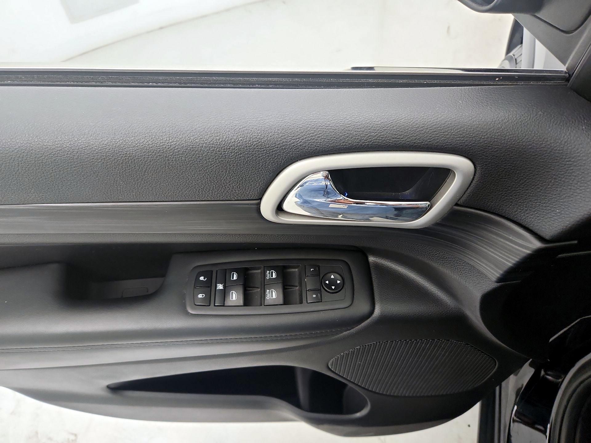 Thumbnail: 2021 Jeep Grand Cherokee - 12