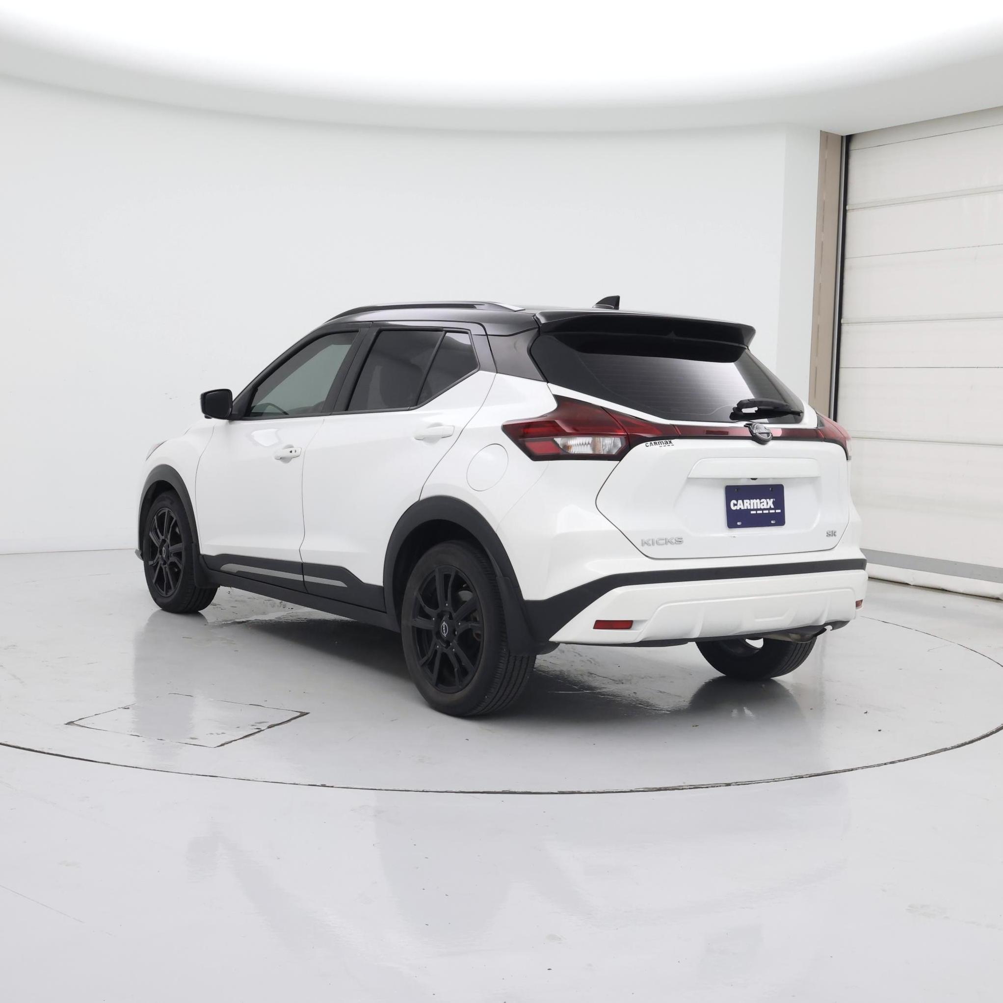 Thumbnail: 2023 Nissan Kicks - 2