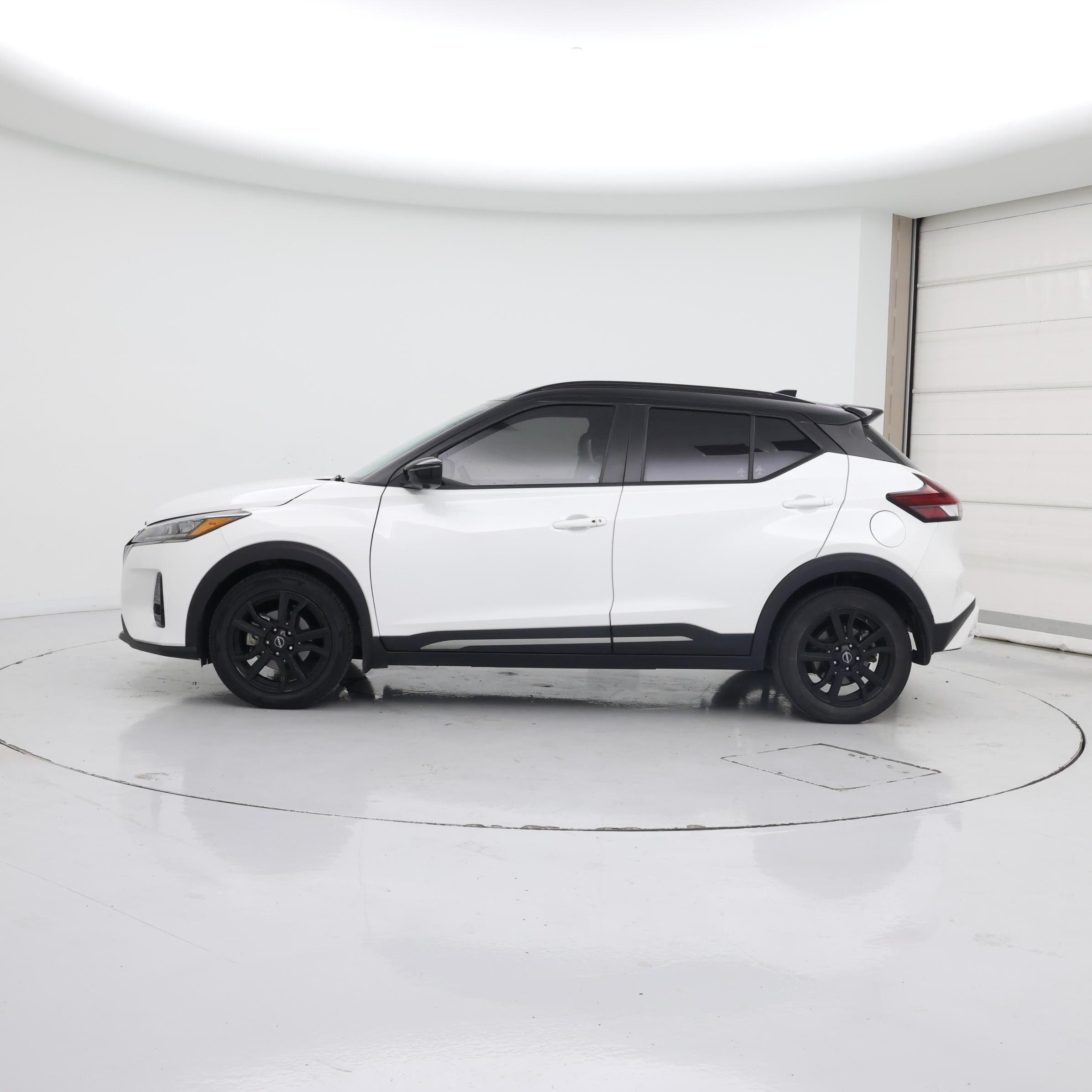 Thumbnail: 2023 Nissan Kicks - 3