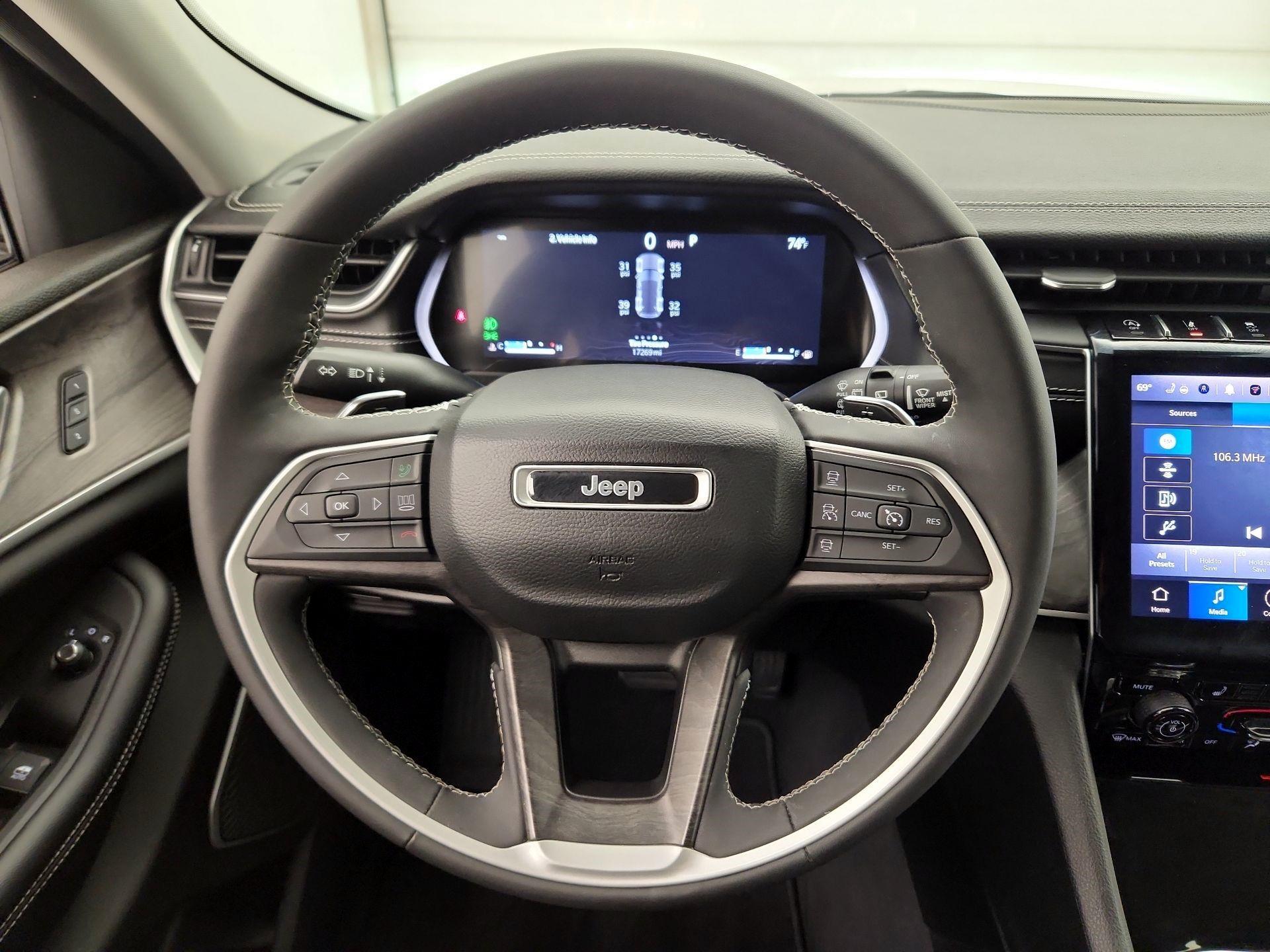 Thumbnail: 2023 Jeep Grand Cherokee - 10