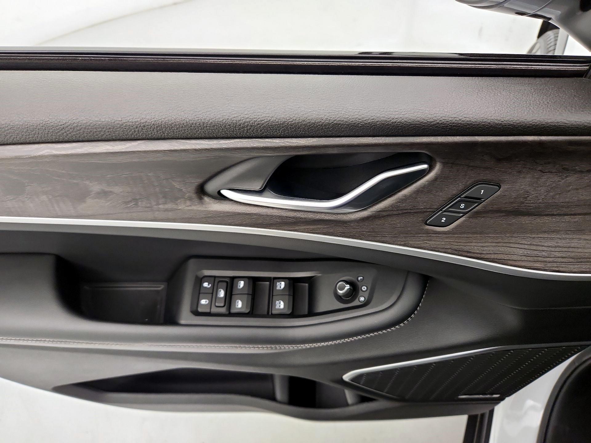 Thumbnail: 2023 Jeep Grand Cherokee - 12