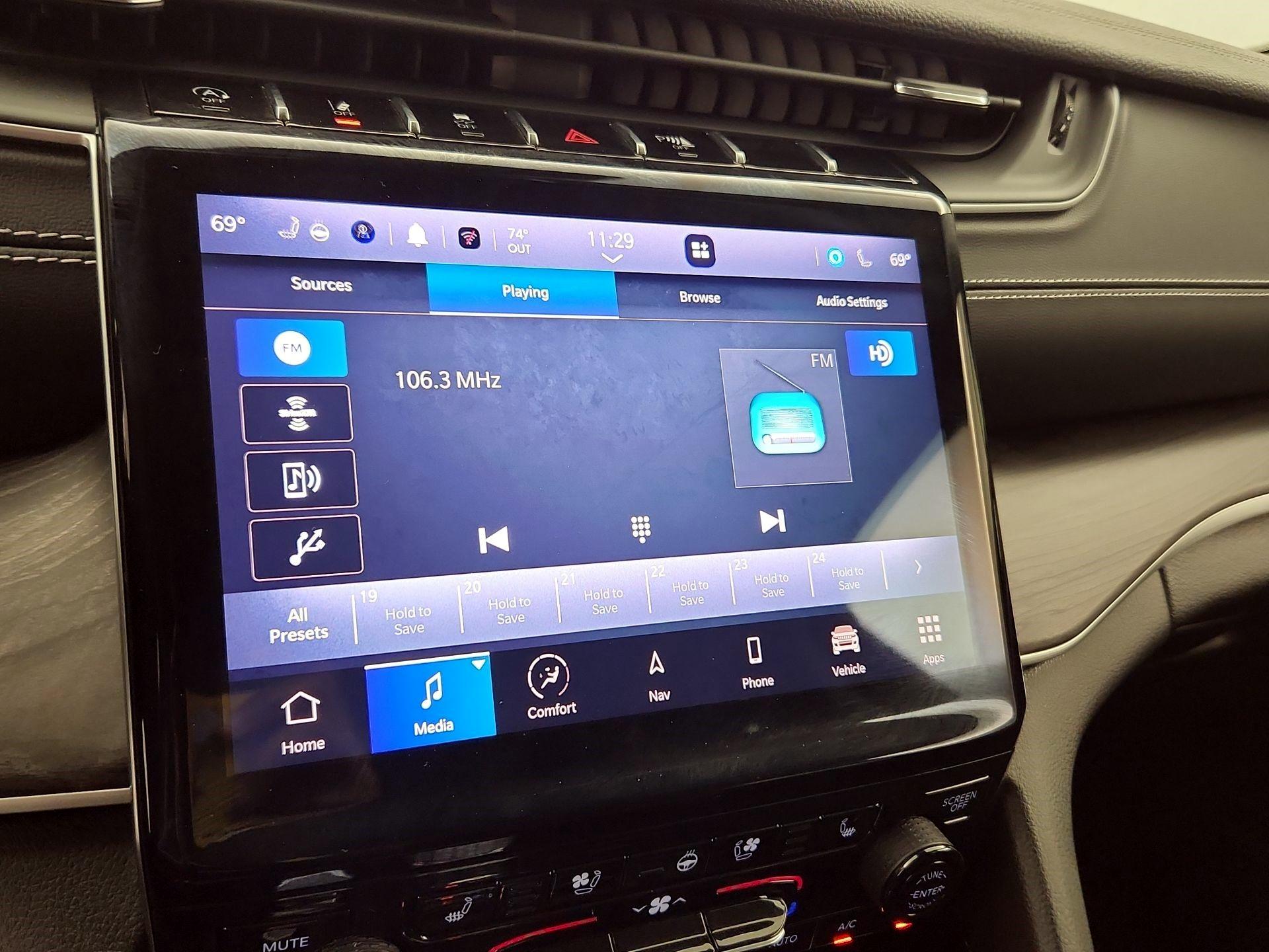 Thumbnail: 2023 Jeep Grand Cherokee - 16