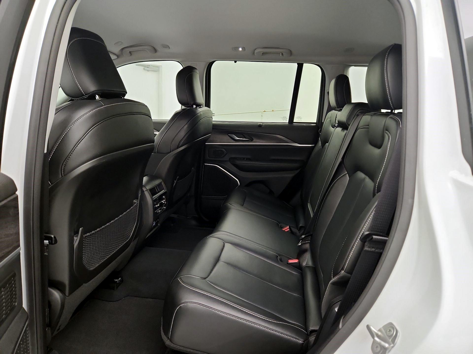 Thumbnail: 2023 Jeep Grand Cherokee - 20