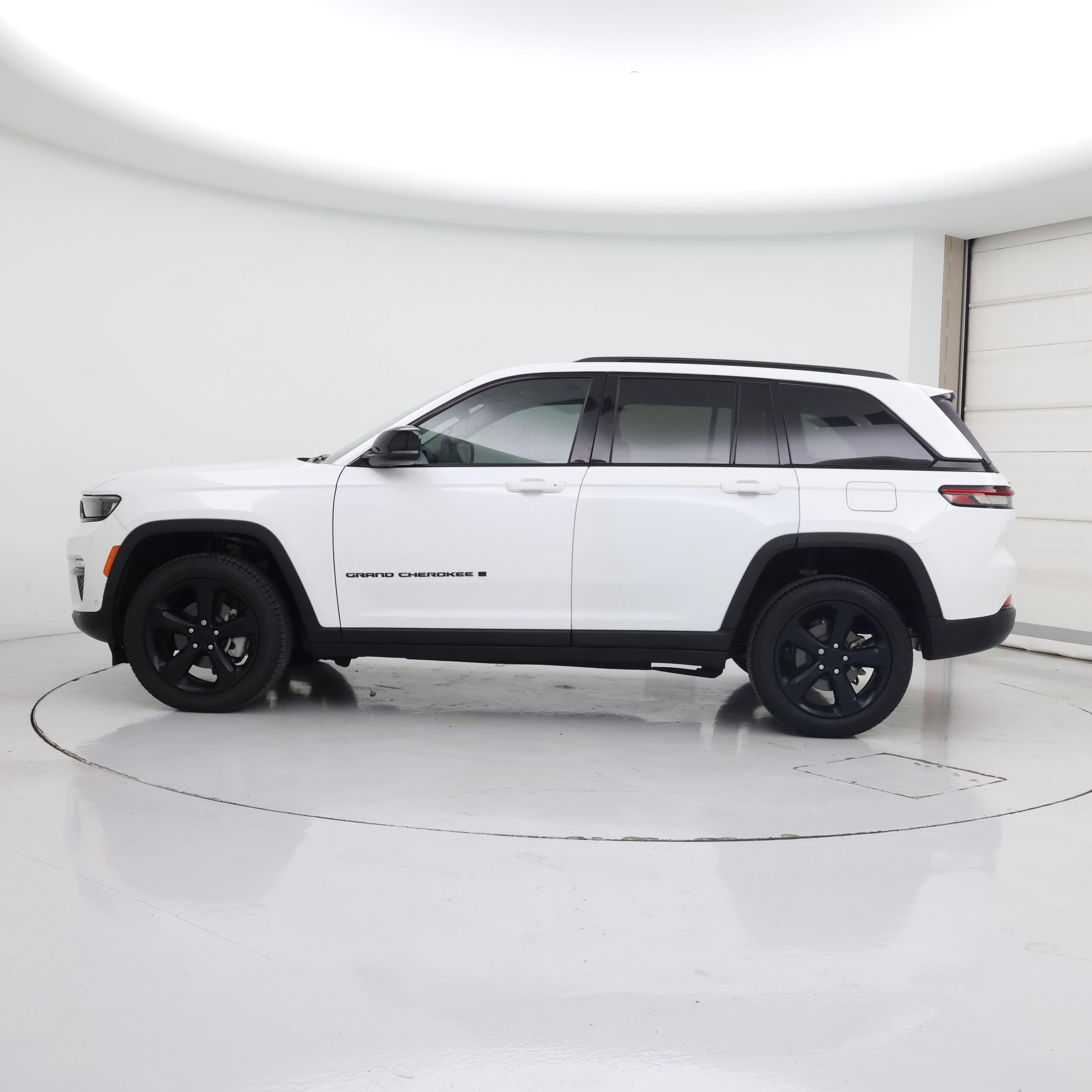 Thumbnail: 2023 Jeep Grand Cherokee - 3