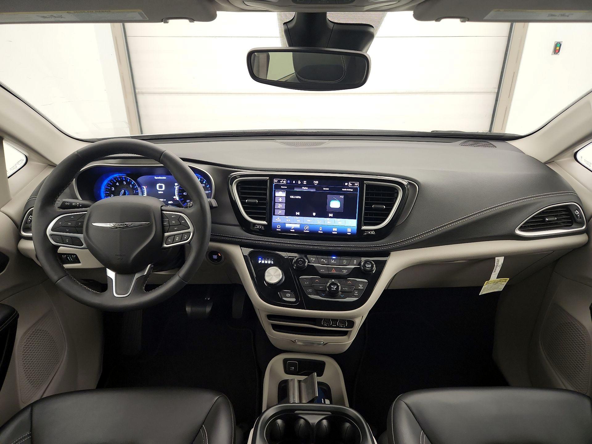 Thumbnail: 2023 Chrysler Pacifica - 9