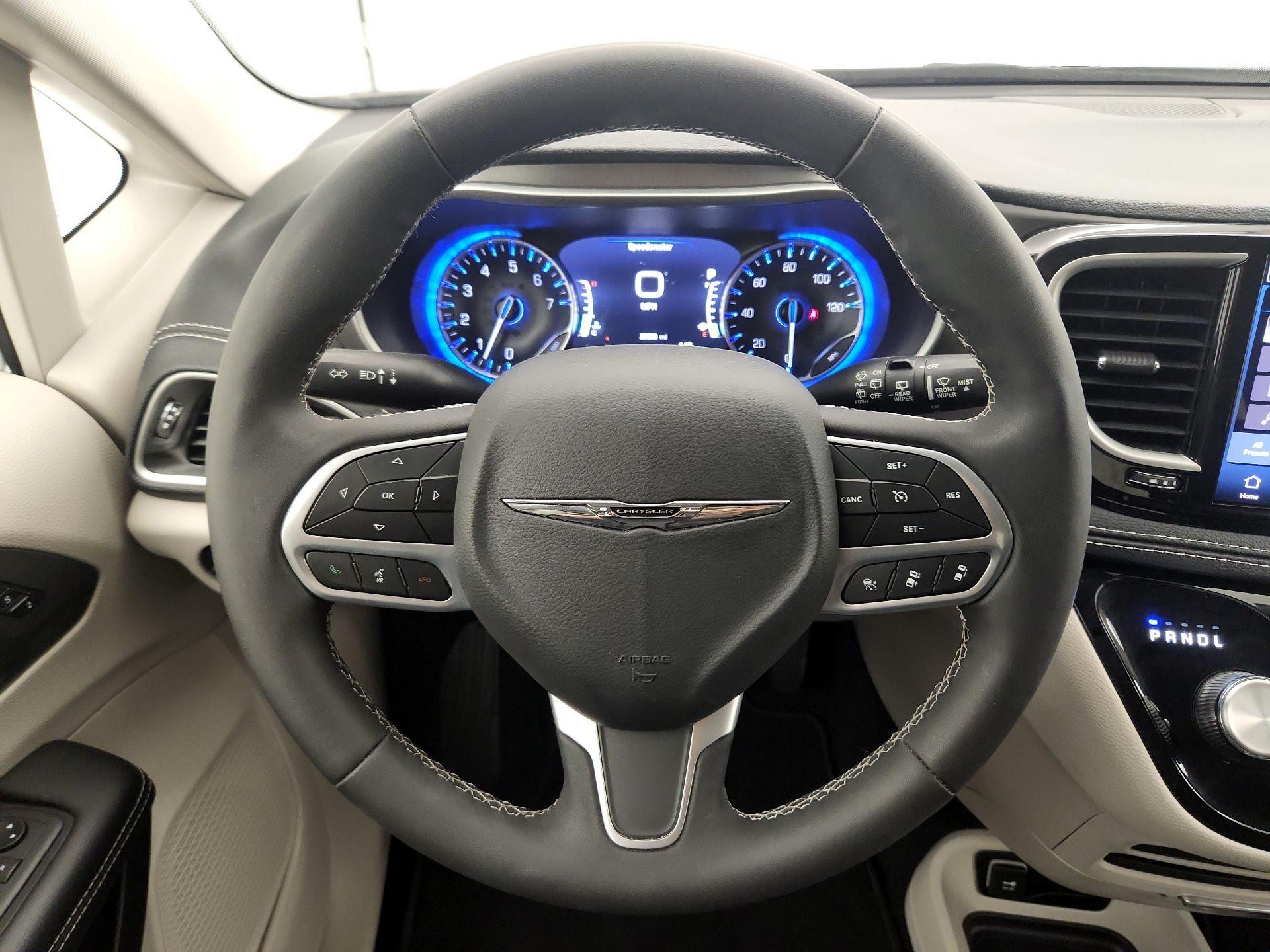 Thumbnail: 2023 Chrysler Pacifica - 10