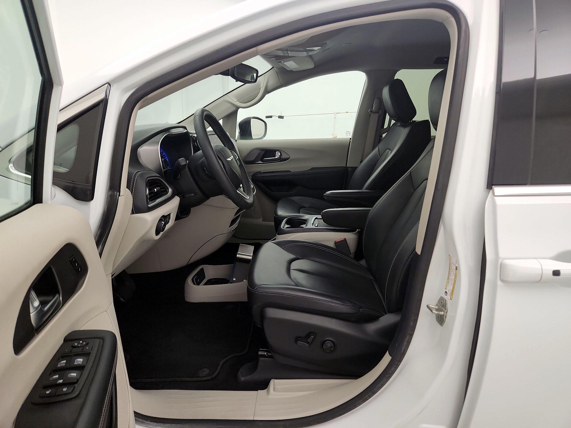 Thumbnail: 2023 Chrysler Pacifica - 11