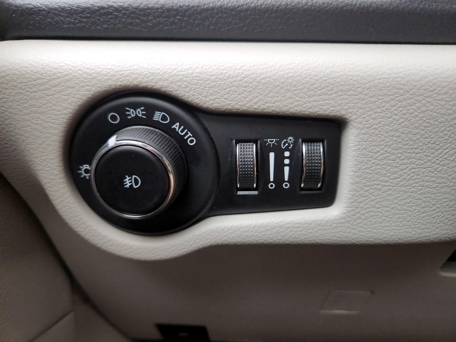 Thumbnail: 2023 Chrysler Pacifica - 13