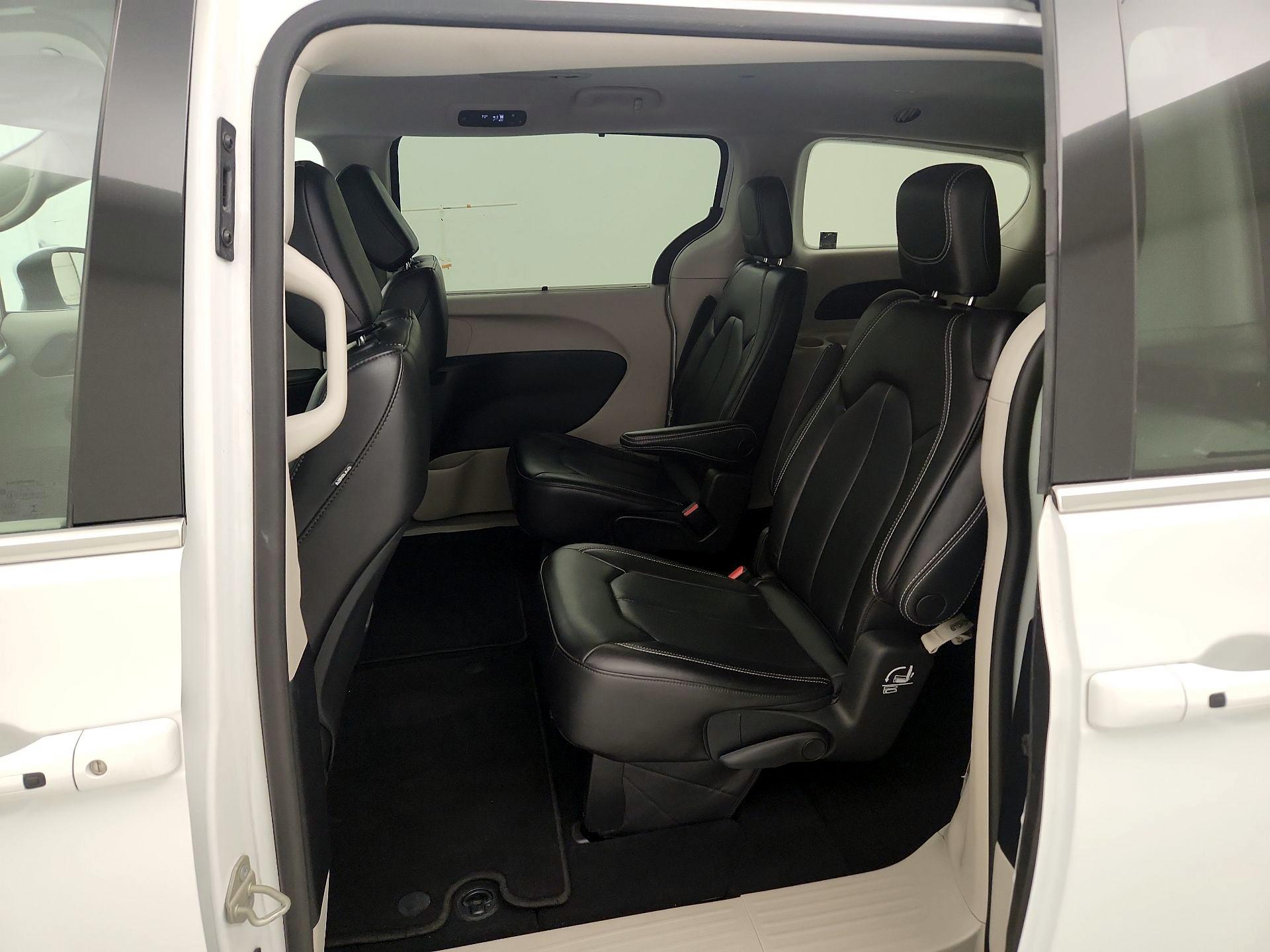 Thumbnail: 2023 Chrysler Pacifica - 19