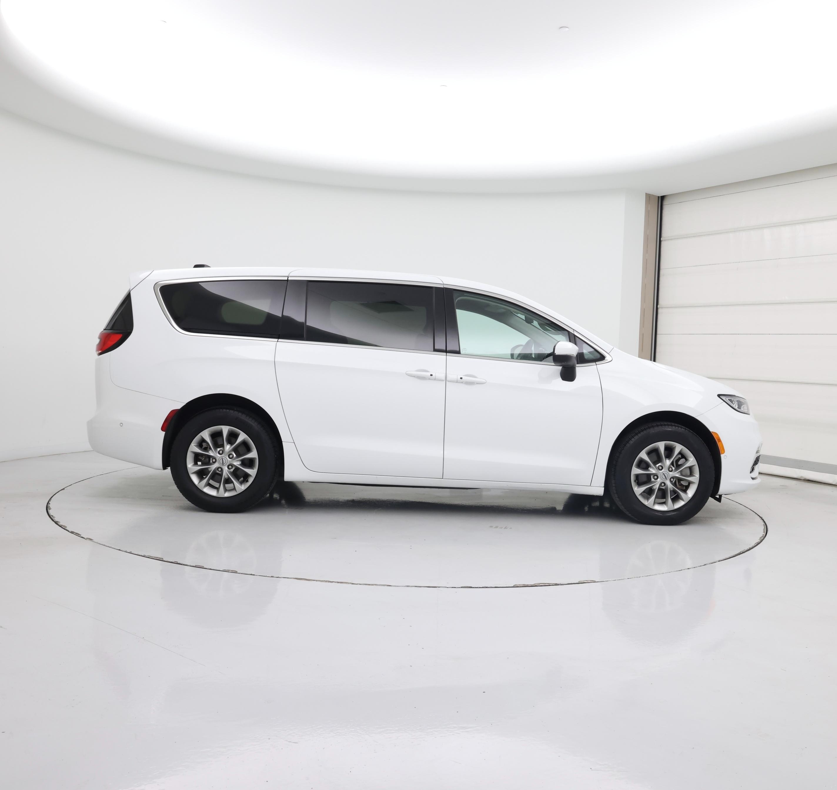 Thumbnail: 2023 Chrysler Pacifica - 7