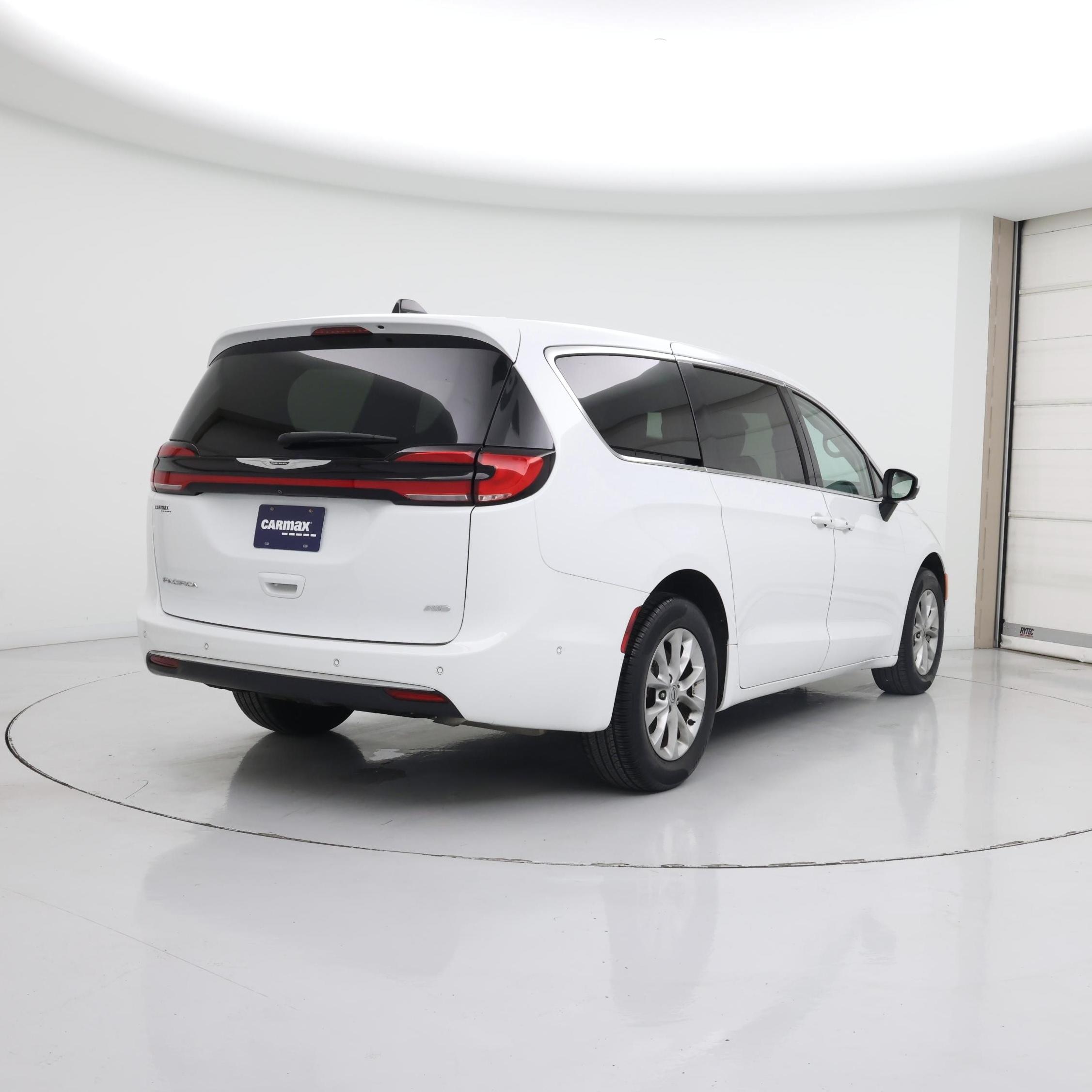 Thumbnail: 2023 Chrysler Pacifica - 8